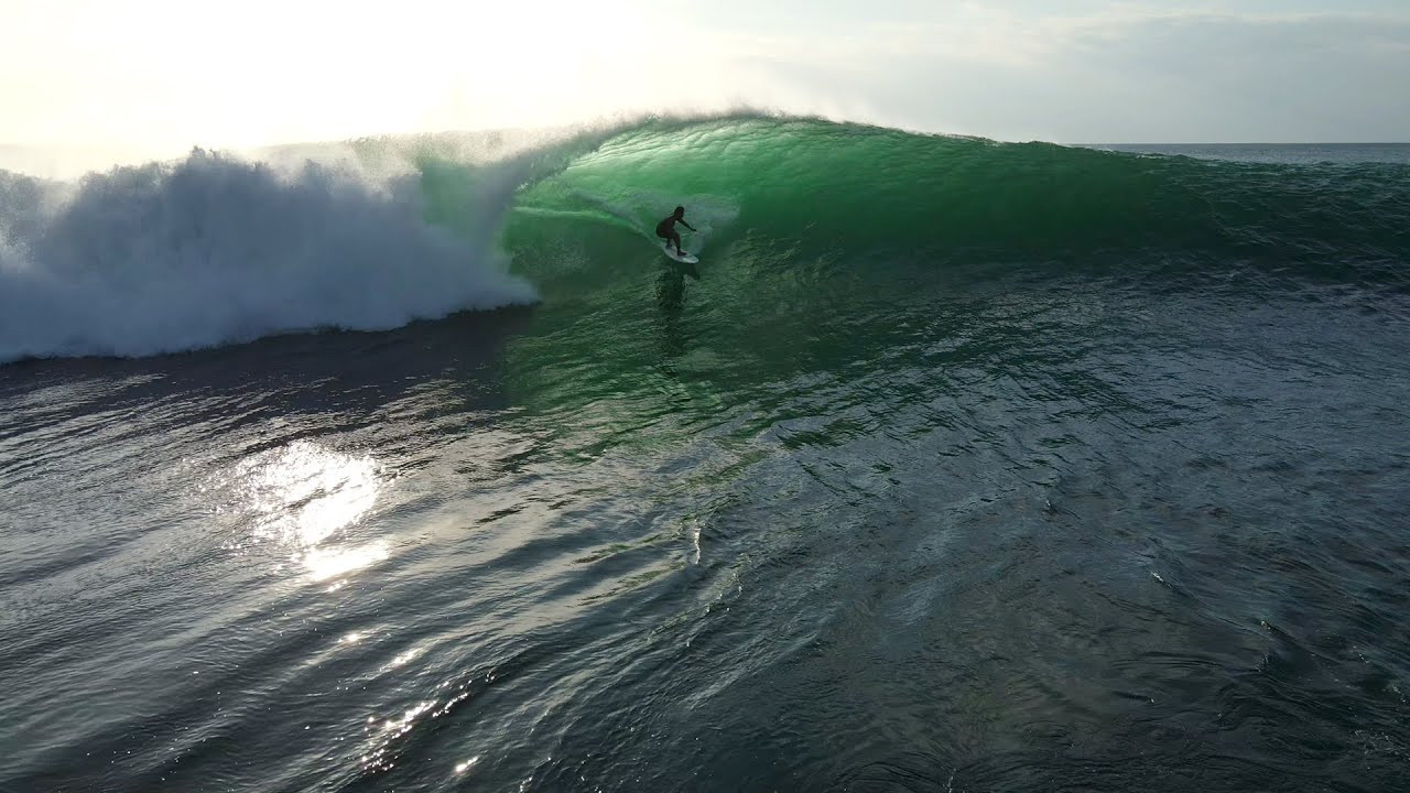 The Rip Curl Cup Trials were actually called off on this day due to a lack of swell, but late in the afternoon Padang Padang started to come to life, with a few really good waves ridden before dark.<br /><br />If you would like to support us, please buy us a coffee here: https://www.buymeacoffee.com/infowy<br /><br />If you like the content, please subscribe to the channel here: http://bit.ly/2NPrV5H<br />_____________________________<br /><br />OUR AMAZON STORE: https://www.amazon.com/shop/globalzoo-surfingvideos?ref=ac_inf_tb_vh <br /><br />GEAR WE USE FROM AMAZON: <br /><br />Our camera: https://amzn.to/3XHjiMe <br />Our drone: https://amzn.to/3HauKJg <br />Our main lens: https://amzn.to/3Jo9qCU <br />Our other lens: https://amzn.to/3Ji9XWW <br />Our main tripod: https://amzn.to/3Y6yUZG <br />Our second tripod: https://amzn.to/3Hh9EsJ <br />Our second tripod head: https://amzn.to/3WPpsbQ <br />Our camera bag: https://amzn.to/3HdvTzH <br />The laptop we edit on: https://amzn.to/3Hdwb9L <br />Our external hard drive: https://amzn.to/3Y2lJc0 <br /><br />_____________________________<br /><br />Social media accounts:<br />Instagram: https://www.instagram.com/global.zoo.co/?hl=en<br />Facebook: https://www.facebook.com/Global.Zoo.Co<br /><br />_____________________________<br /><br />DISCLAIMER <br />Some of the links above are affiliate links, where I earn a small commission if you click on the link and purchase an item. You are not obligated to do so, but it does help fund these videos in hopes of bringing value to you! <br /><br />#Surfing #Surf #Indonesia #Bali #PadangPadang #AlwaysLeft #GlobalZoo