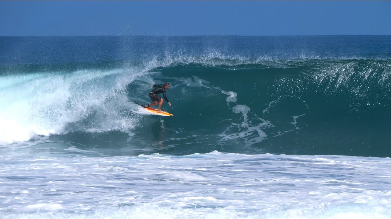 Most people come to Indonesia for the reef setups, but you can barreled over sand at this spot in South Sumatra. It was far from its best a couple of days ago, but the surfers out there were still finding quite a bit of shade.<br /><br />If you would like to support us, please buy us a coffee here: https://www.buymeacoffee.com/infowy<br /><br />If you like the content, please subscribe to the channel here: http://bit.ly/2NPrV5H<br />_____________________________<br /><br />OUR AMAZON STORE: https://www.amazon.com/shop/globalzoo-surfingvideos?ref=ac_inf_tb_vh <br /><br />GEAR WE USE FROM AMAZON: <br /><br />Our camera: https://amzn.to/3XHjiMe <br />Our drone: https://amzn.to/3HauKJg <br />Our main lens: https://amzn.to/3Jo9qCU <br />Our other lens: https://amzn.to/3Ji9XWW <br />Our main tripod: https://amzn.to/3Y6yUZG <br />Our second tripod: https://amzn.to/3Hh9EsJ <br />Our second tripod head: https://amzn.to/3WPpsbQ <br />Our camera bag: https://amzn.to/3HdvTzH <br />The laptop we edit on: https://amzn.to/3Hdwb9L <br />Our external hard drive: https://amzn.to/3Y2lJc0 <br /><br />_____________________________<br /><br />Social media accounts:<br />Instagram: https://www.instagram.com/global.zoo.co/?hl=en<br />Facebook: https://www.facebook.com/Global.Zoo.Co<br /><br />_____________________________<br /><br />DISCLAIMER <br />Some of the links above are affiliate links, where I earn a small commission if you click on the link and purchase an item. You are not obligated to do so, but it does help fund these videos in hopes of bringing value to you! <br /><br />Surfers in this clip: <br /><br />Tane Dobbyn: https://www.instagram.com/tanedobbyn/<br />Zane Assink: https://www.instagram.com/zaneassink/<br />Kaito Kurokawa: https://www.instagram.com/kaito_kurokawa/<br /><br />#Surfing #Surf #Indonesia #Sumatra #Bali #Impossibles #Uluwatu #Bingin #PadangPadang #GlobalZoo