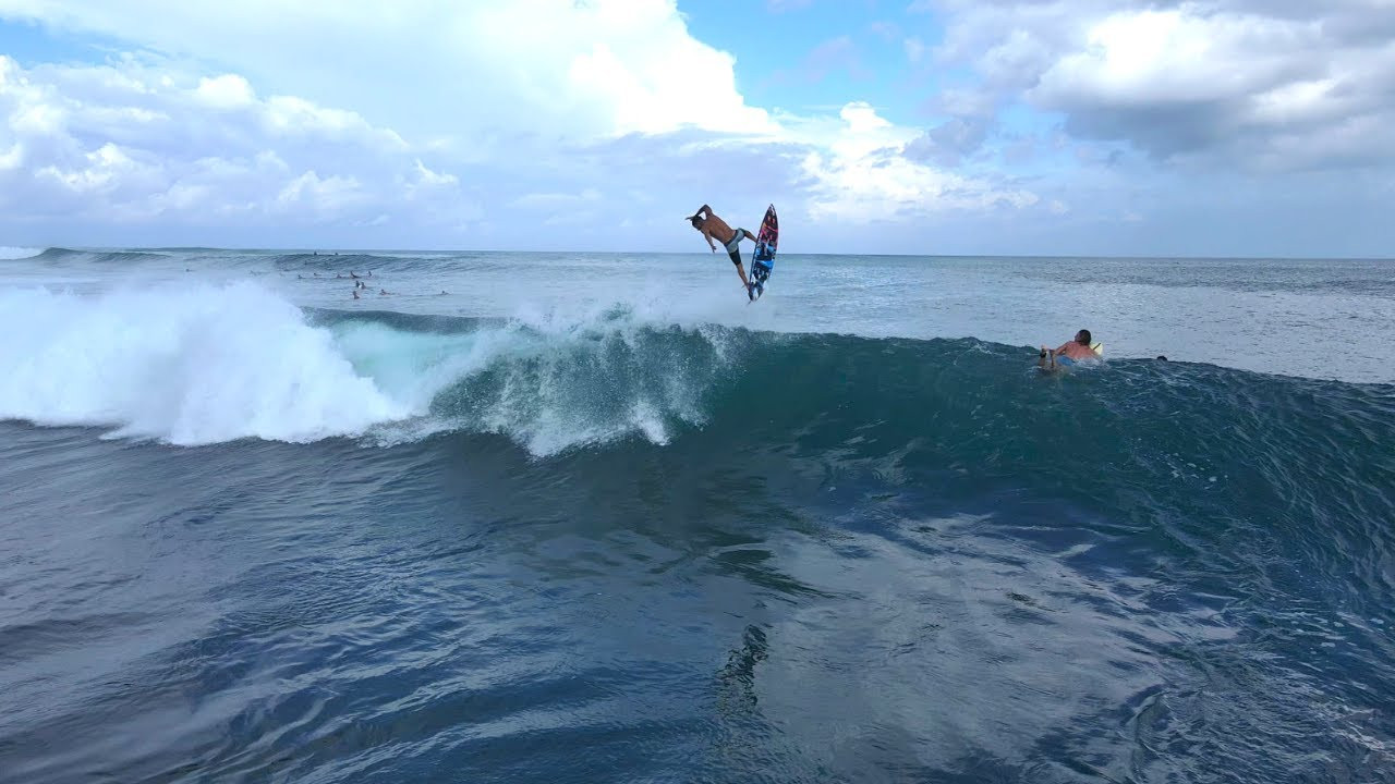 Some of the pros have started arriving in Bali to prepare for the G-Land contest, which will be held at the end of the month. <br /><br />We had the pleasure of filming 2019 World Champ Italo Ferreira at Uluwatu yesterday morning, along with Caio Ibelli, and a load of local talent. Enjoy!<br /><br />If you would like to support us, please buy us a coffee here: https://www.buymeacoffee.com/infowy<br /><br />If you like the content, please subscribe to the channel here: http://bit.ly/2NPrV5H<br />_____________________________<br /><br />OUR AMAZON STORE: https://www.amazon.com/shop/globalzoo-surfingvideos?ref=ac_inf_tb_vh <br /><br />GEAR WE USE FROM AMAZON: <br /><br />Our camera: https://amzn.to/3XHjiMe <br />Our drone: https://amzn.to/3HauKJg <br />Our main lens: https://amzn.to/3Jo9qCU <br />Our other lens: https://amzn.to/3Ji9XWW <br />Our main tripod: https://amzn.to/3Y6yUZG <br />Our second tripod: https://amzn.to/3Hh9EsJ <br />Our second tripod head: https://amzn.to/3WPpsbQ <br />Our camera bag: https://amzn.to/3HdvTzH <br />The laptop we edit on: https://amzn.to/3Hdwb9L <br />Our external hard drive: https://amzn.to/3Y2lJc0 <br /><br />_____________________________<br /><br />Social media accounts:<br />Instagram: https://www.instagram.com/global.zoo.co/?hl=en<br />Facebook: https://www.facebook.com/Global.Zoo.Co<br /><br />_____________________________<br /><br />DISCLAIMER <br />Some of the links above are affiliate links, where I earn a small commission if you click on the link and purchase an item. You are not obligated to do so, but it does help fund these videos in hopes of bringing value to you! <br /><br />#SurfingBali #SurfingIndonesia #Bali #Canggu #Uluwatu #Balangan #Bingin #Impossibles #PadangPadang #GlobalZoo #AlwaysLeft #Raw #RawSurfing #SurfRawFiles #SurfersOfBali