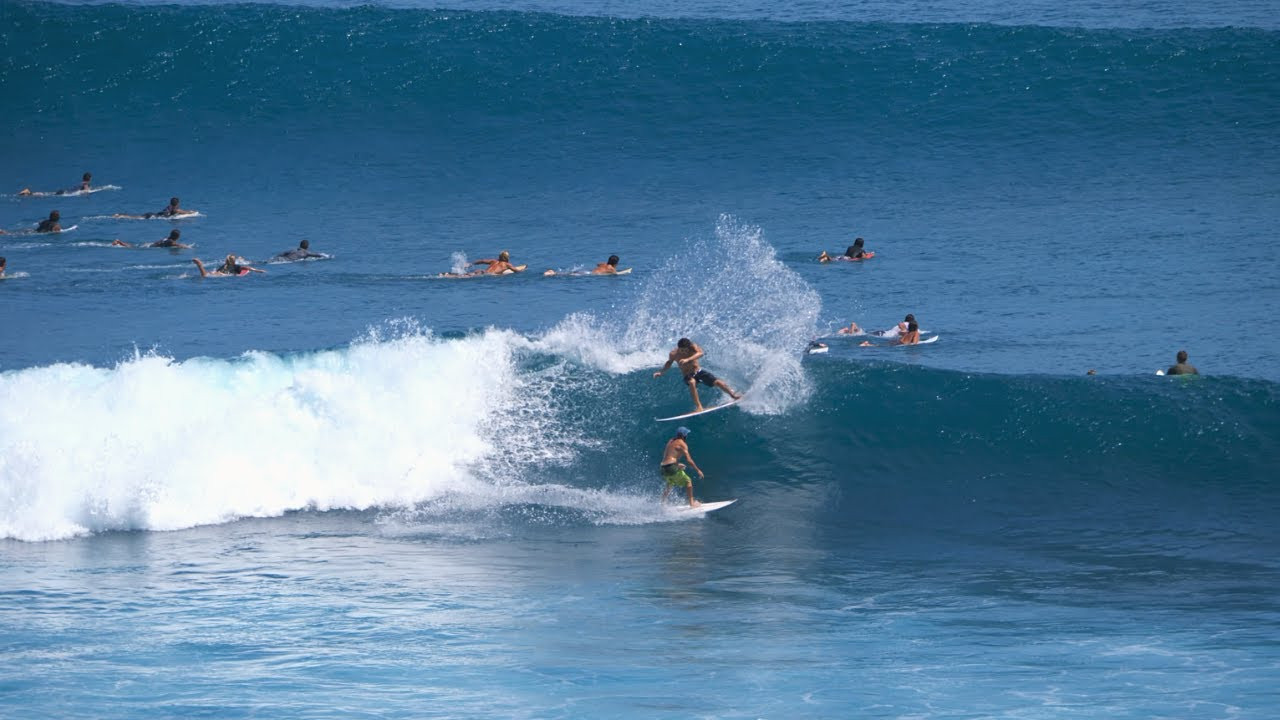 A few more pros have arrived in Bali, and were out surfing Uluwatu yesterday morning amongst a pretty big crowd. The wind was ruffling up the faces a little bit, but the waves were pretty good on the whole.<br /><br />Pro surfers in the video: Yago Dora, Kanoa Igarashi, Jack Robinson, Barron Mamiya, and Jadson Andre.<br /><br />If you would like to support us, please buy us a coffee here: https://www.buymeacoffee.com/infowy<br /><br />OUR AMAZON STORE: https://www.amazon.com/shop/globalzoo-surfingvideos?ref=ac_inf_tb_vh <br /><br />GEAR WE USE FROM AMAZON: <br /><br />Our camera: https://amzn.to/3XHjiMe <br />Our drone: https://amzn.to/3HauKJg <br />Our main lens: https://amzn.to/3Jo9qCU <br />Our other lens: https://amzn.to/3Ji9XWW <br />Our main tripod: https://amzn.to/3Y6yUZG <br />Our second tripod: https://amzn.to/3Hh9EsJ <br />Our second tripod head: https://amzn.to/3WPpsbQ <br />Our camera bag: https://amzn.to/3HdvTzH <br />The laptop we edit on: https://amzn.to/3Hdwb9L <br />Our external hard drive: https://amzn.to/3Y2lJc0 <br /><br />_____________________________<br /><br />Social media accounts:<br />Instagram: https://www.instagram.com/global.zoo.co/?hl=en<br />Facebook: https://www.facebook.com/Global.Zoo.Co<br /><br />_____________________________<br /><br />DISCLAIMER <br />Some of the links above are affiliate links, where I earn a small commission if you click on the link and purchase an item. You are not obligated to do so, but it does help fund these videos in hopes of bringing value to you! <br /><br />#Surfing #Surf #Indonesia #Bali #Uluwatu #GlobalZoo