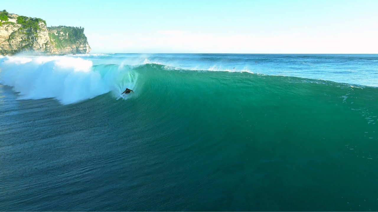 On same day we filmed solid Keramas, Uluwatu was also pretty sizey for the late afternoon session. A few very good surfers were out there, including CT surfer Barron Mamiya. Looks like his preparations for G-Land are going well as he found himself inside some big pits, and the wave at 2:23 was one of the best we've filmed in a long time. Enjoy!<br /><br />The light was pretty bad for filming, so please watch in 4k for best quality. <br /><br />If you would like to support us, please buy us a coffee here: https://www.buymeacoffee.com/infowy<br /><br />If you like the content, please subscribe to the channel here: http://bit.ly/2NPrV5H<br />_____________________________<br /><br />OUR AMAZON STORE: https://www.amazon.com/shop/globalzoo-surfingvideos?ref=ac_inf_tb_vh <br /><br />GEAR WE USE FROM AMAZON: <br /><br />Our camera: https://amzn.to/3XHjiMe <br />Our drone: https://amzn.to/3HauKJg <br />Our main lens: https://amzn.to/3Jo9qCU <br />Our other lens: https://amzn.to/3Ji9XWW <br />Our main tripod: https://amzn.to/3Y6yUZG <br />Our second tripod: https://amzn.to/3Hh9EsJ <br />Our second tripod head: https://amzn.to/3WPpsbQ <br />Our camera bag: https://amzn.to/3HdvTzH <br />The laptop we edit on: https://amzn.to/3Hdwb9L <br />Our external hard drive: https://amzn.to/3Y2lJc0 <br /><br />_____________________________<br /><br />Social media accounts:<br />Instagram: https://www.instagram.com/global.zoo.co/?hl=en<br />Facebook: https://www.facebook.com/Global.Zoo.Co<br /><br />_____________________________<br /><br />DISCLAIMER <br />Some of the links above are affiliate links, where I earn a small commission if you click on the link and purchase an item. You are not obligated to do so, but it does help fund these videos in hopes of bringing value to you! <br /><br />#Surfing #Surf #Indonesia #Bali #Uluwatu #GlobalZoo