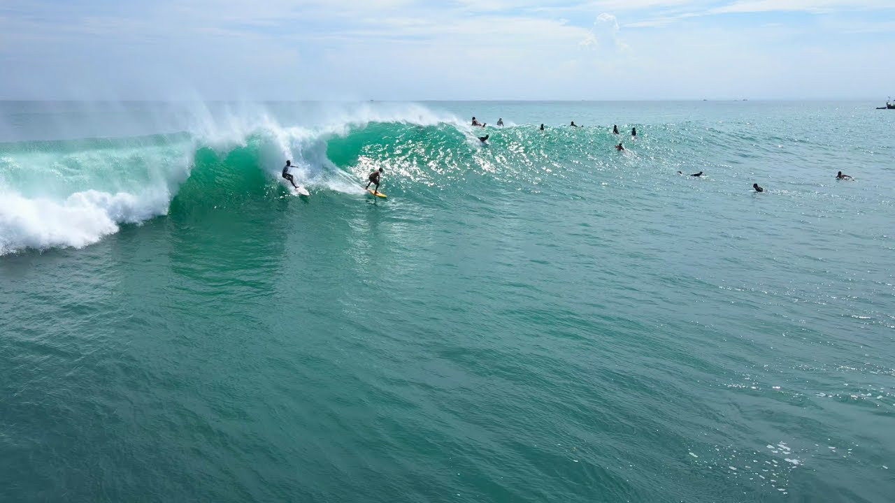 'The Bali Pipeline' has been asleep for a little while, but suddenly came to life a few days ago as the largest swell of the season hit Indo. The tides weren't perfect, but there were still a lot of barrels out there, and all of the usual shenanigans of course! <br /><br />If you would like to support us, please buy us a coffee here: https://www.buymeacoffee.com/infowy<br /><br />If you like the content, please subscribe to the channel here: http://bit.ly/2NPrV5H<br />_____________________________<br /><br />OUR AMAZON STORE: https://www.amazon.com/shop/globalzoo-surfingvideos?ref=ac_inf_tb_vh <br /><br />GEAR WE USE FROM AMAZON: <br /><br />Our camera: https://amzn.to/3XHjiMe <br />Our drone: https://amzn.to/3HauKJg <br />Our main lens: https://amzn.to/3Jo9qCU <br />Our other lens: https://amzn.to/3Ji9XWW <br />Our main tripod: https://amzn.to/3Y6yUZG <br />Our second tripod: https://amzn.to/3Hh9EsJ <br />Our second tripod head: https://amzn.to/3WPpsbQ <br />Our camera bag: https://amzn.to/3HdvTzH <br />The laptop we edit on: https://amzn.to/3Hdwb9L <br />Our external hard drive: https://amzn.to/3Y2lJc0 <br /><br />_____________________________<br /><br />Social media accounts:<br />Instagram: https://www.instagram.com/global.zoo.co/?hl=en<br />Facebook: https://www.facebook.com/Global.Zoo.Co<br /><br />_____________________________<br /><br />DISCLAIMER <br />Some of the links above are affiliate links, where I earn a small commission if you click on the link and purchase an item. You are not obligated to do so, but it does help fund these videos in hopes of bringing value to you! <br /><br />#Surfing #Surf #Indonesia #Bali #PadangPadang #GlobalZoo
