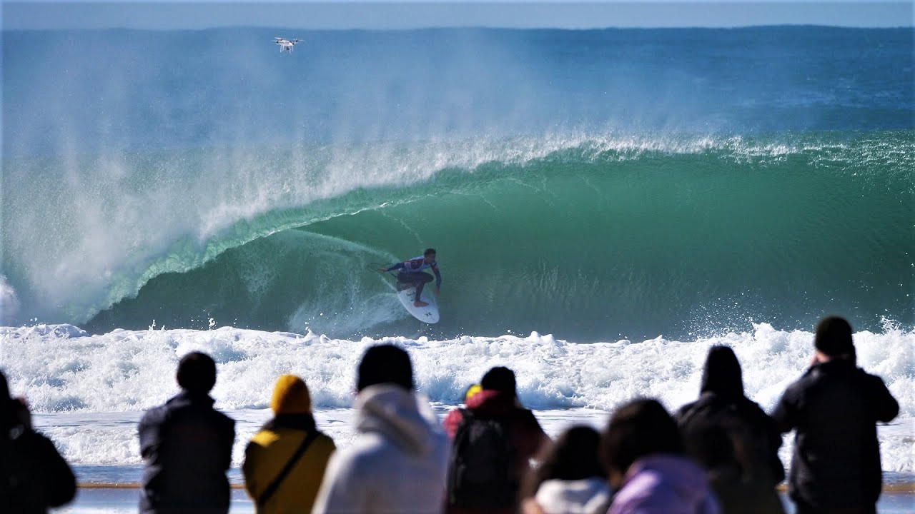 Please enjoy our highlights from the final two days of the 2022 WSL Pro Portugal surf competition. The conditions were all-time on Sunday morning, and looked just like Pipeline on sand. The WSl decided to run the finals on Monday morning, despite the surf dropping off massively.<br /><br />If you like the content, please subscribe to the channel here: http://bit.ly/2NPrV5H<br />_____________________________<br /><br />OUR AMAZON STORE: https://www.amazon.com/shop/globalzoo-surfingvideos?ref=ac_inf_tb_vh <br /><br />IF YOU WANT TO CREATE SURF VIDEOS LIKE THIS CHECK OUT THE GEAR WE USE FROM AMAZON: <br /><br />Our camera: https://amzn.to/3XHjiMe <br />Our drone: https://amzn.to/3HauKJg <br />Our main lens: https://amzn.to/3Jo9qCU <br />Our other lens: https://amzn.to/3Ji9XWW <br />Our main tripod: https://amzn.to/3Y6yUZG <br />Our second tripod: https://amzn.to/3Hh9EsJ <br />Our second tripod head: https://amzn.to/3WPpsbQ <br />Our camera bag: https://amzn.to/3HdvTzH <br />The laptop we edit on: https://amzn.to/3Hdwb9L <br />Our external hard drive: https://amzn.to/3Y2lJc0 <br /><br />_____________________________<br /><br />Social media accounts:<br />Instagram: https://www.instagram.com/global.zoo.co/?hl=en<br />Facebook: https://www.facebook.com/Global.Zoo.Co<br /><br />_____________________________<br /><br />DISCLAIMER <br />Some of the links above are affiliate links, where I earn a small commission if you click on the link and purchase an item. You are not obligated to do so, but it does help fund these videos in hopes of bringing value to you! <br /><br />#Surfing #SurfingPortugal #SurfingPortugal #Supertubos #WSL #GlobalZoo #AlwaysLeft #Raw #RawSurfing #SurfRawFiles #SurfersOfBali #KellySlater