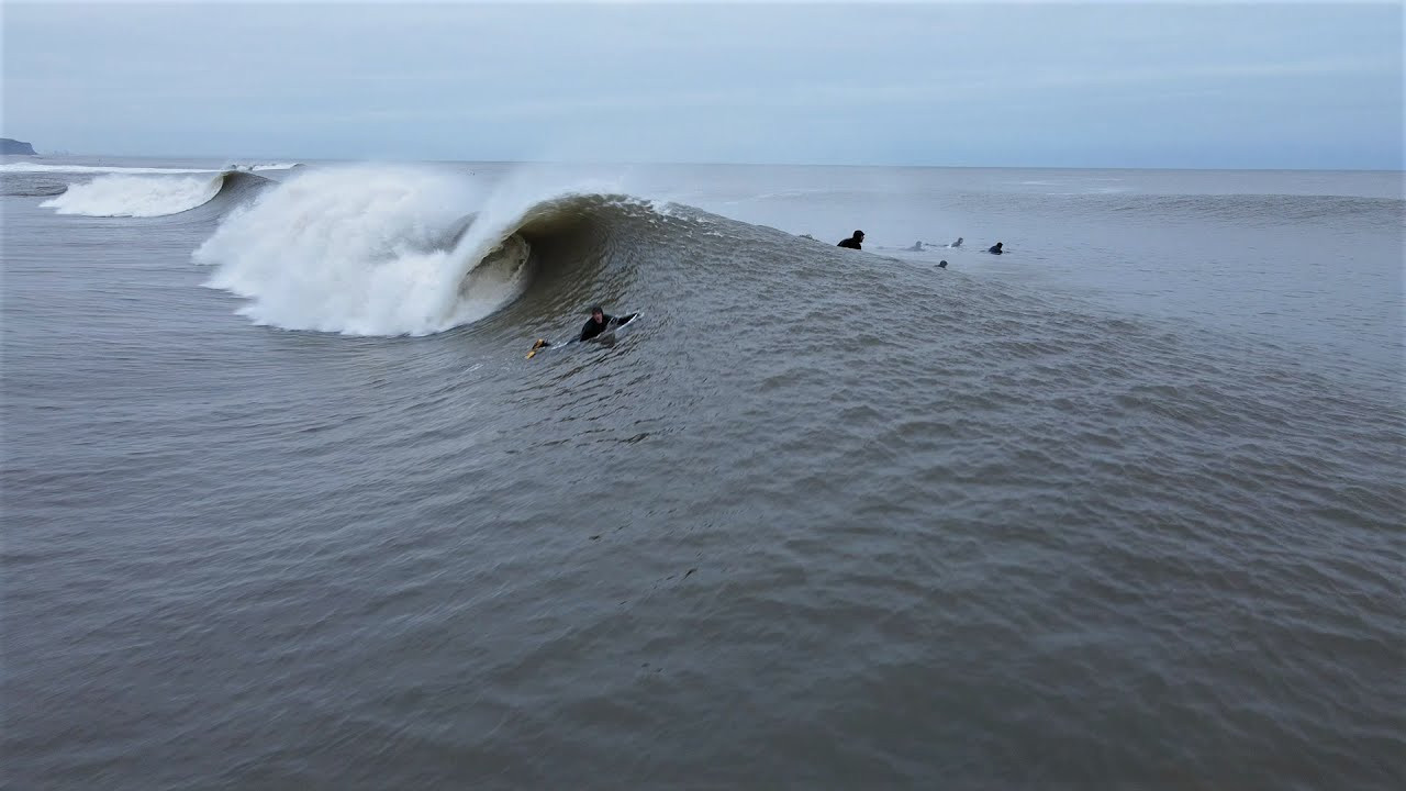 Surfing in the UK during winter is quite a contrast to the tropical conditions in Indonesia. Although pretty chilly on this day - Air Temp 4°C (39.2°F) and Water Temp 9°C (48.2°F) - it will get a lot colder than this in the months to come.<br /><br />Only the most dedicated paddle out during the UK winter, but this is the time when the waves are typically at their best. It's quite rare for the elements to align, but when they do we can get some pretty good waves, and even the odd barrel or two!<br /><br />If you would like to support us, please buy us a coffee here: https://www.buymeacoffee.com/infowy<br /><br />If you like the content, please subscribe to the channel here: http://bit.ly/2NPrV5H<br />_____________________________<br /><br />OUR AMAZON STORE: https://www.amazon.com/shop/globalzoo-surfingvideos?ref=ac_inf_tb_vh <br /><br />GEAR WE USE FROM AMAZON: <br /><br />Our camera: https://amzn.to/3XHjiMe <br />Our drone: https://amzn.to/3HauKJg <br />Our main lens: https://amzn.to/3Jo9qCU <br />Our other lens: https://amzn.to/3Ji9XWW <br />Our main tripod: https://amzn.to/3Y6yUZG <br />Our second tripod: https://amzn.to/3Hh9EsJ <br />Our second tripod head: https://amzn.to/3WPpsbQ <br />Our camera bag: https://amzn.to/3HdvTzH <br />The laptop we edit on: https://amzn.to/3Hdwb9L <br />Our external hard drive: https://amzn.to/3Y2lJc0 <br /><br />_____________________________<br /><br />Social media accounts:<br />Instagram: https://www.instagram.com/global.zoo.co/?hl=en<br />Facebook: https://www.facebook.com/Global.Zoo.Co<br /><br />_____________________________<br /><br />DISCLAIMER <br />Some of the links above are affiliate links, where I earn a small commission if you click on the link and purchase an item. You are not obligated to do so, but it does help fund these videos in hopes of bringing value to you! <br /><br />#SurfingUK #SurfingUnitedKingdom #UK #Bali #Indonesia #SurfRawFiles #SurfersOfBali #AlwaysLeft #GlobalZoo