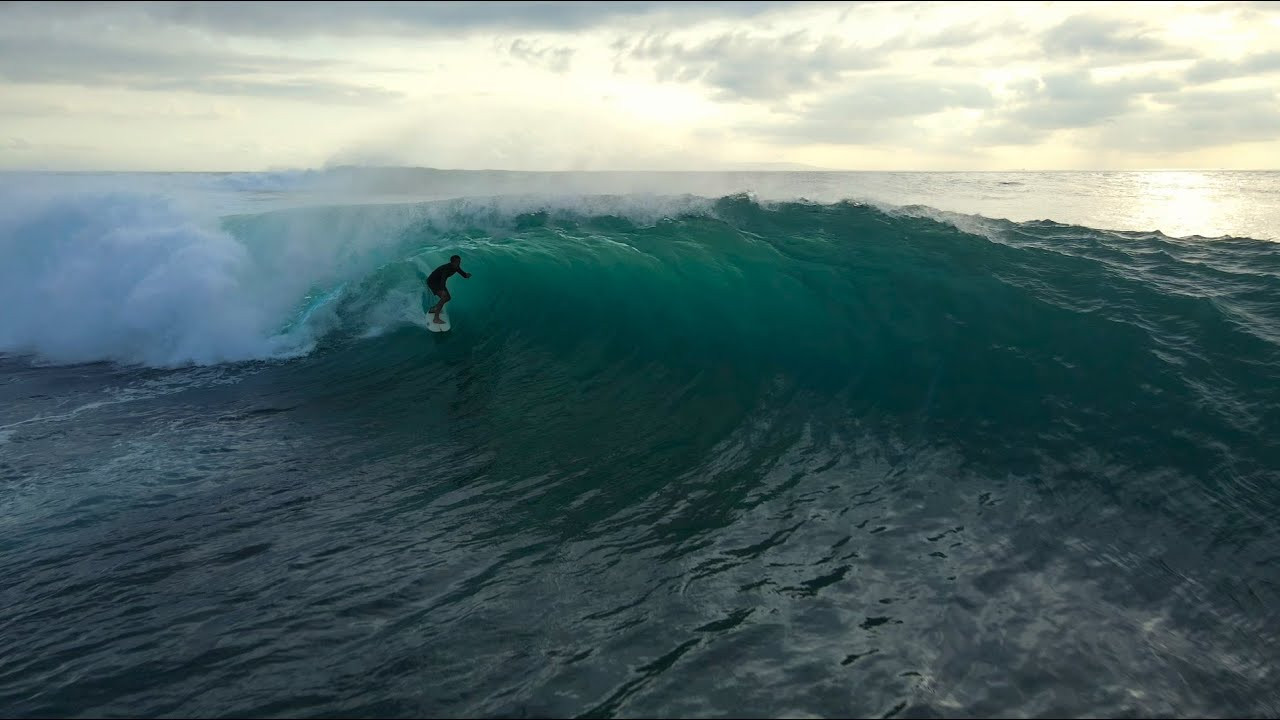 Desert Point is the jewel in the crown of Lombok's surf scene, and multiple barrels on a single wave are quite common here. However, the catch with this spot is its notorious lack of consistency, and mega crowded lineup (when it finally turns on). <br /><br />It was far from its best over the 3 days we were there, with weird winds most of the time, but there were a few small windows where it all came together.<br /><br />If you would like to support us, please buy us a coffee here: https://www.buymeacoffee.com/infowy<br /><br />If you like the content, please subscribe to the channel here: http://bit.ly/2NPrV5H<br />_____________________________<br /><br />OUR AMAZON STORE: https://www.amazon.com/shop/globalzoo-surfingvideos?ref=ac_inf_tb_vh <br /><br />GEAR WE USE FROM AMAZON: <br /><br />Our camera: https://amzn.to/3XHjiMe <br />Our drone: https://amzn.to/3HauKJg <br />Our main lens: https://amzn.to/3Jo9qCU <br />Our other lens: https://amzn.to/3Ji9XWW <br />Our main tripod: https://amzn.to/3Y6yUZG <br />Our second tripod: https://amzn.to/3Hh9EsJ <br />Our second tripod head: https://amzn.to/3WPpsbQ <br />Our camera bag: https://amzn.to/3HdvTzH <br />The laptop we edit on: https://amzn.to/3Hdwb9L <br />Our external hard drive: https://amzn.to/3Y2lJc0 <br /><br />_____________________________<br /><br />Social media accounts:<br />Instagram: https://www.instagram.com/global.zoo.co/?hl=en<br />Facebook: https://www.facebook.com/Global.Zoo.Co<br /><br />_____________________________<br /><br />DISCLAIMER <br />Some of the links above are affiliate links, where I earn a small commission if you click on the link and purchase an item. You are not obligated to do so, but it does help fund these videos in hopes of bringing value to you! <br /><br />#Surfing #Surf #Indonesia #Lombok #GlobalZoo