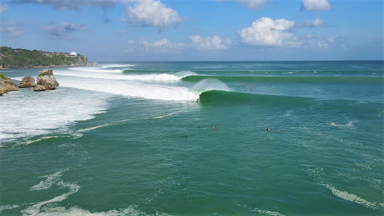 When a big West swell slams into Bali, you know there's only one spot the tube hounds are going to head to - Padang Padang.<br /><br />As the swell size increased during the morning, some sets actually started to max out and almost close-out the channel at times - not a common occurrence at this break.<br /><br />If you like the content, please subscribe to the channel here: http://bit.ly/2NPrV5H<br />_____________________________<br /><br />OUR AMAZON STORE: https://www.amazon.com/shop/globalzoo-surfingvideos?ref=ac_inf_tb_vh <br /><br />IF YOU WANT TO CREATE SURF VIDEOS LIKE THIS CHECK OUT THE GEAR WE USE FROM AMAZON: <br /><br />Our camera: https://amzn.to/3XHjiMe <br />Our drone: https://amzn.to/3HauKJg <br />Our main lens: https://amzn.to/3Jo9qCU <br />Our other lens: https://amzn.to/3Ji9XWW <br />Our main tripod: https://amzn.to/3Y6yUZG <br />Our second tripod: https://amzn.to/3Hh9EsJ <br />Our second tripod head: https://amzn.to/3WPpsbQ <br />Our camera bag: https://amzn.to/3HdvTzH <br />The laptop we edit on: https://amzn.to/3Hdwb9L <br />Our external hard drive: https://amzn.to/3Y2lJc0 <br /><br />_____________________________<br /><br />Social media accounts:<br />Instagram: https://www.instagram.com/global.zoo.co/?hl=en<br />Facebook: https://www.facebook.com/Global.Zoo.Co<br /><br />_____________________________<br /><br />DISCLAIMER <br />Some of the links above are affiliate links, where I earn a small commission if you click on the link and purchase an item. You are not obligated to do so, but it does help fund these videos in hopes of bringing value to you! <br /><br />#SurfingBali #SurfingIndonesia #Bali #Uluwatu #Bali2021 #AlwaysLeft #Surf #Waves #WSL #SurfersOfBali