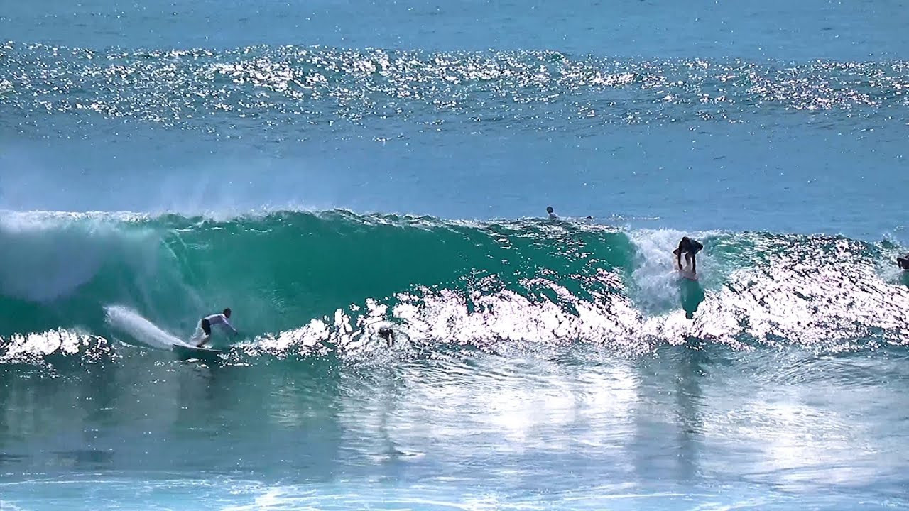 Uluwatu was pumping a few days ago as the new swell kicked in and the light winds veered to the SE during the afternoon. <br /><br />The Peak was working well, but as the tide started to drop out all of the action was at racetracks with good barrels being thrown out almost every set. Enjoy!<br /><br />If you would like to support us, please buy us a coffee here: https://www.buymeacoffee.com/infowy<br /><br />If you like the content, please subscribe to the channel here: http://bit.ly/2NPrV5H<br />_____________________________<br /><br />OUR AMAZON STORE: https://www.amazon.com/shop/globalzoo-surfingvideos?ref=ac_inf_tb_vh <br /><br />IF YOU WANT TO CREATE SURF VIDEOS LIKE THIS CHECK OUT THE GEAR WE USE FROM AMAZON: <br /><br />Our camera: https://amzn.to/3XHjiMe <br />Our drone: https://amzn.to/3HauKJg <br />Our main lens: https://amzn.to/3Jo9qCU <br />Our other lens: https://amzn.to/3Ji9XWW <br />Our main tripod: https://amzn.to/3Y6yUZG <br />Our second tripod: https://amzn.to/3Hh9EsJ <br />Our second tripod head: https://amzn.to/3WPpsbQ <br />Our camera bag: https://amzn.to/3HdvTzH <br />The laptop we edit on: https://amzn.to/3Hdwb9L <br />Our external hard drive: https://amzn.to/3Y2lJc0 <br /><br />_____________________________<br /><br />Social media accounts:<br />Instagram: https://www.instagram.com/global.zoo.co/?hl=en<br />Facebook: https://www.facebook.com/Global.Zoo.Co<br /><br />_____________________________<br /><br />DISCLAIMER <br />Some of the links above are affiliate links, where I earn a small commission if you click on the link and purchase an item. You are not obligated to do so, but it does help fund these videos in hopes of bringing value to you! <br /><br />#SurfingBali #SurfingIndonesia #Bali #Uluwatu #Bali2020 #AlwaysLeft#Surf #Waves #surfersofbali