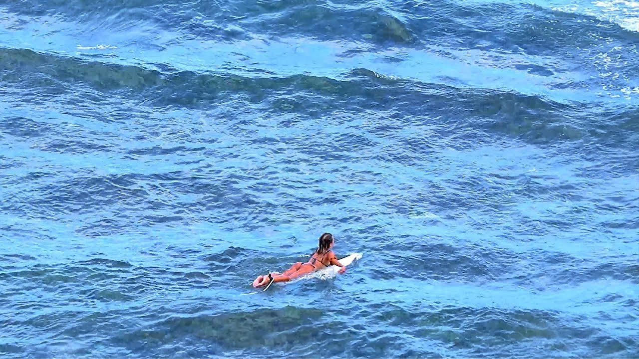 It wasn't the biggest or best day at Ulu's, but there were still quite a few fun ones to be had. The wind was light and blowing out of the SE for most of the day to keep things clean. <br /><br />2020 'CT surfer Connor O'Leary graced us with his presence, and absolutely destroyed a few walls during his session. The locals were also killing it like usual. Enjoy!<br /><br />If you would like to support us, please buy us a coffee here: https://www.buymeacoffee.com/infowy<br /><br />If you like the content, please subscribe to the channel here: http://bit.ly/2NPrV5H<br />_____________________________<br /><br />OUR AMAZON STORE: https://www.amazon.com/shop/globalzoo-surfingvideos?ref=ac_inf_tb_vh <br /><br />IF YOU WANT TO CREATE SURF VIDEOS LIKE THIS CHECK OUT THE GEAR WE USE FROM AMAZON: <br /><br />Our camera: https://amzn.to/3XHjiMe <br />Our drone: https://amzn.to/3HauKJg <br />Our main lens: https://amzn.to/3Jo9qCU <br />Our other lens: https://amzn.to/3Ji9XWW <br />Our main tripod: https://amzn.to/3Y6yUZG <br />Our second tripod: https://amzn.to/3Hh9EsJ <br />Our second tripod head: https://amzn.to/3WPpsbQ <br />Our camera bag: https://amzn.to/3HdvTzH <br />The laptop we edit on: https://amzn.to/3Hdwb9L <br />Our external hard drive: https://amzn.to/3Y2lJc0 <br /><br />_____________________________<br /><br />Social media accounts:<br />Instagram: https://www.instagram.com/global.zoo.co/?hl=en<br />Facebook: https://www.facebook.com/Global.Zoo.Co<br /><br />_____________________________<br /><br />DISCLAIMER <br />Some of the links above are affiliate links, where I earn a small commission if you click on the link and purchase an item. You are not obligated to do so, but it does help fund these videos in hopes of bringing value to you! <br /><br />#SurfingBali #SurfingIndonesia #Bali #Uluwatu #Bali2020 #ConnorOLeary #AlwaysLeft #Surf #Waves #surfersofbali