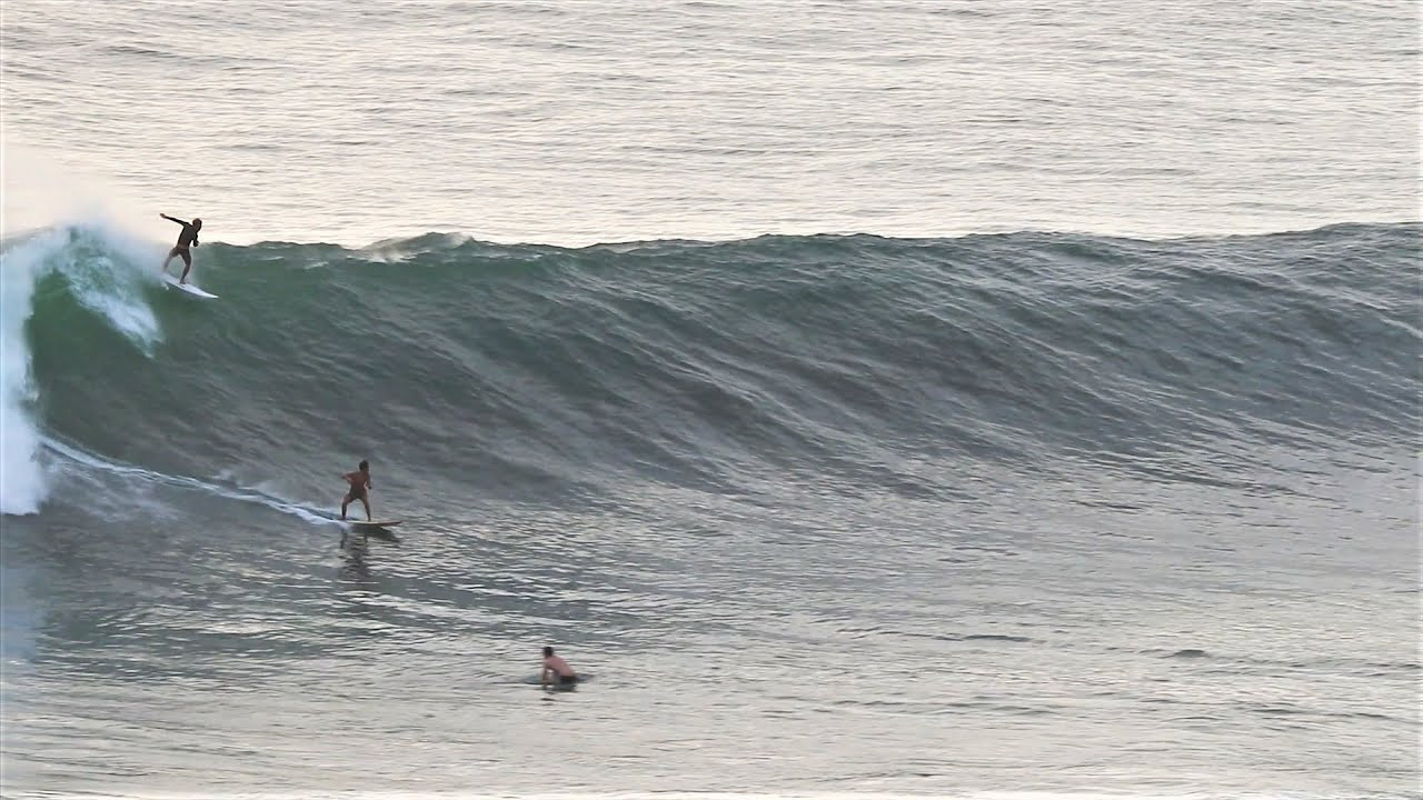 Thumbnail at 2:01 - two local friends enjoying a big Outside Corner wall together! The last few days have been good to epic over here in Indonesia. We've had a large non-stop swell running, and things seemed take a bit of a bump at Uluwatu yesterday evening. <br /><br />As sunset approached it was getting bigger and bigger, and we captured loads of nice rides and a few big wipeouts. This swell hasn't quite matched the size and intensity of the last one, but the forecast is telling us that Sunday should bring the largest waves of the year - we are eagerly awaiting it.<br /><br />If you would like to support us, please buy us a coffee here: https://www.buymeacoffee.com/infowy<br /><br />If you like the content, please subscribe to the channel here: http://bit.ly/2NPrV5H<br />_____________________________<br /><br />OUR AMAZON STORE: https://www.amazon.com/shop/globalzoo-surfingvideos?ref=ac_inf_tb_vh <br /><br />IF YOU WANT TO CREATE SURF VIDEOS LIKE THIS CHECK OUT THE GEAR WE USE FROM AMAZON: <br /><br />Our camera: https://amzn.to/3XHjiMe <br />Our drone: https://amzn.to/3HauKJg <br />Our main lens: https://amzn.to/3Jo9qCU <br />Our other lens: https://amzn.to/3Ji9XWW <br />Our main tripod: https://amzn.to/3Y6yUZG <br />Our second tripod: https://amzn.to/3Hh9EsJ <br />Our second tripod head: https://amzn.to/3WPpsbQ <br />Our camera bag: https://amzn.to/3HdvTzH <br />The laptop we edit on: https://amzn.to/3Hdwb9L <br />Our external hard drive: https://amzn.to/3Y2lJc0 <br /><br />_____________________________<br /><br />Social media accounts:<br />Instagram: https://www.instagram.com/global.zoo.co/?hl=en<br />Facebook: https://www.facebook.com/Global.Zoo.Co<br /><br />_____________________________<br /><br />DISCLAIMER <br />Some of the links above are affiliate links, where I earn a small commission if you click on the link and purchase an item. You are not obligated to do so, but it does help fund these videos in hopes of bringing value to you! <br />#SurfingBali #SurfingIndonesia #Bali #Uluwatu #Bali2021 #AlwaysLeft #Surf #Waves #WSL #SurfersOfBali