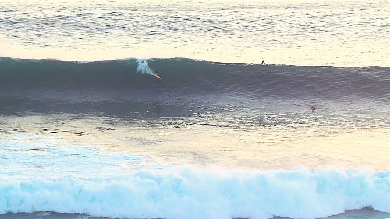There were some solid lumps of water out at Uluwatu on Wednesday, and plenty of takers were giving it a good crack. The swell arrived later than predicted, and things didn't really get going until late in the afternoon.<br /><br />Skip to 1:26 to see a nasty wipeout followed by a subsequent 'over the falls' on the paddle back out!<br /><br />If you would like to support us, please buy us a coffee here: https://www.buymeacoffee.com/infowy<br /><br />If you like the content, please subscribe to the channel here: http://bit.ly/2NPrV5H<br />_____________________________<br /><br />OUR AMAZON STORE: https://www.amazon.com/shop/globalzoo-surfingvideos?ref=ac_inf_tb_vh <br /><br />IF YOU WANT TO CREATE SURF VIDEOS LIKE THIS CHECK OUT THE GEAR WE USE FROM AMAZON: <br /><br />Our camera: https://amzn.to/3XHjiMe <br />Our drone: https://amzn.to/3HauKJg <br />Our main lens: https://amzn.to/3Jo9qCU <br />Our other lens: https://amzn.to/3Ji9XWW <br />Our main tripod: https://amzn.to/3Y6yUZG <br />Our second tripod: https://amzn.to/3Hh9EsJ <br />Our second tripod head: https://amzn.to/3WPpsbQ <br />Our camera bag: https://amzn.to/3HdvTzH <br />The laptop we edit on: https://amzn.to/3Hdwb9L <br />Our external hard drive: https://amzn.to/3Y2lJc0 <br /><br />_____________________________<br /><br />Social media accounts:<br />Instagram: https://www.instagram.com/global.zoo.co/?hl=en<br />Facebook: https://www.facebook.com/Global.Zoo.Co<br /><br />_____________________________<br /><br />DISCLAIMER <br />Some of the links above are affiliate links, where I earn a small commission if you click on the link and purchase an item. You are not obligated to do so, but it does help fund these videos in hopes of bringing value to you! <br /><br />#SurfingBali #SurfingIndonesia #Bali #Uluwatu #Bali2020 #AlwaysLeft #Surf #Waves #surfersofbali