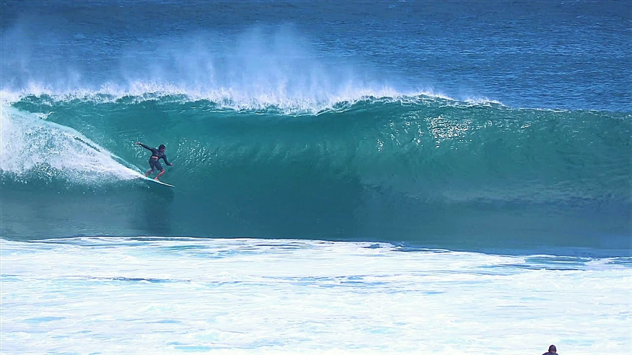 There were some really fun waves at Uluwatu a couple of days ago, even though the wind was making things a bit wonky. The Balinese wildlife was out in force with monkeys everywhere, and even a dugong joining the surfers in the line-up!<br /><br />If you would like to support us, please buy us a coffee here: https://www.buymeacoffee.com/infowy<br /><br />If you like the content, please subscribe to the channel here: http://bit.ly/2NPrV5H<br />_____________________________<br /><br />OUR AMAZON STORE: https://www.amazon.com/shop/globalzoo-surfingvideos?ref=ac_inf_tb_vh <br /><br />IF YOU WANT TO CREATE SURF VIDEOS LIKE THIS CHECK OUT THE GEAR WE USE FROM AMAZON: <br /><br />Our camera: https://amzn.to/3XHjiMe <br />Our drone: https://amzn.to/3HauKJg <br />Our main lens: https://amzn.to/3Jo9qCU <br />Our other lens: https://amzn.to/3Ji9XWW <br />Our main tripod: https://amzn.to/3Y6yUZG <br />Our second tripod: https://amzn.to/3Hh9EsJ <br />Our second tripod head: https://amzn.to/3WPpsbQ <br />Our camera bag: https://amzn.to/3HdvTzH <br />The laptop we edit on: https://amzn.to/3Hdwb9L <br />Our external hard drive: https://amzn.to/3Y2lJc0 <br /><br />_____________________________<br /><br />Social media accounts:<br />Instagram: https://www.instagram.com/global.zoo.co/?hl=en<br />Facebook: https://www.facebook.com/Global.Zoo.Co<br /><br />_____________________________<br /><br />DISCLAIMER <br />Some of the links above are affiliate links, where I earn a small commission if you click on the link and purchase an item. You are not obligated to do so, but it does help fund these videos in hopes of bringing value to you! <br /><br />#SurfingBali #SurfingIndonesia #Bali #Uluwatu #Bali2020 #AlwaysLeft #Surf #Waves #surfersofbali #Watersports