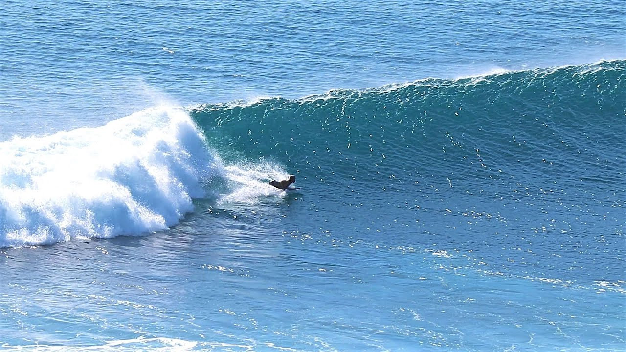 Being forced to take off prone can feel a bit kooky, but it happens to all of us occasionally. However, the surfer at 0:34 pulled it off with some style and got himself inside a nice barrel a few seconds later.<br /><br />Uluwatu's Racetrack section turned on very briefly a few days ago, with all of this footage shot over about 30 minutes. The tide hit the perfect spot just after we arrived, but quickly got too low and stopped working soon afterwards. It was pretty good while it lasted though!<br /><br />If you would like to support us, please buy us a coffee here: https://www.buymeacoffee.com/infowy<br /><br />If you like the content, please subscribe to the channel here: http://bit.ly/2NPrV5H<br />_____________________________<br /><br />OUR AMAZON STORE: https://www.amazon.com/shop/globalzoo-surfingvideos?ref=ac_inf_tb_vh <br /><br />IF YOU WANT TO CREATE SURF VIDEOS LIKE THIS CHECK OUT THE GEAR WE USE FROM AMAZON: <br /><br />Our camera: https://amzn.to/3XHjiMe <br />Our drone: https://amzn.to/3HauKJg <br />Our main lens: https://amzn.to/3Jo9qCU <br />Our other lens: https://amzn.to/3Ji9XWW <br />Our main tripod: https://amzn.to/3Y6yUZG <br />Our second tripod: https://amzn.to/3Hh9EsJ <br />Our second tripod head: https://amzn.to/3WPpsbQ <br />Our camera bag: https://amzn.to/3HdvTzH <br />The laptop we edit on: https://amzn.to/3Hdwb9L <br />Our external hard drive: https://amzn.to/3Y2lJc0 <br /><br />_____________________________<br /><br />Social media accounts:<br />Instagram: https://www.instagram.com/global.zoo.co/?hl=en<br />Facebook: https://www.facebook.com/Global.Zoo.Co<br /><br />_____________________________<br /><br />DISCLAIMER <br />Some of the links above are affiliate links, where I earn a small commission if you click on the link and purchase an item. You are not obligated to do so, but it does help fund these videos in hopes of bringing value to you! <br /><br />#SurfingBali #SurfingIndonesia #Bali #Uluwatu #Bali2020 #AlwaysLeft #Surf #Waves #surfersofbali