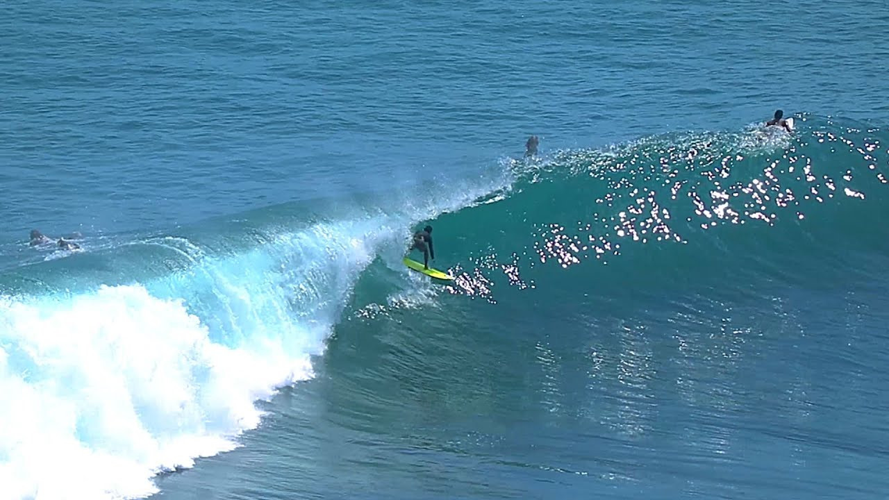 We heard some rumours that Uluwatu was back open, so we went down to check and sure enough the barriers had been taken down. It had been closed for almost 3 months so it was a great feeling to be able to walk down the steps and see that iconic view once again!<br /><br />The waves started off a bit sloppy but soon cleaned up with some nice tubes going down at the main peak. <br /><br />Unfortunately, we are having some issues with our drone signal/connectivity so are finding it tricky to record many waves with it. Hopefully we can sort out the problem soon!<br /><br />If you would like to support us, please buy us a coffee here: https://www.buymeacoffee.com/infowy<br /><br />If you like the content, please subscribe to the channel here: http://bit.ly/2NPrV5H<br />_____________________________<br /><br />OUR AMAZON STORE: https://www.amazon.com/shop/globalzoo-surfingvideos?ref=ac_inf_tb_vh <br /><br />IF YOU WANT TO CREATE SURF VIDEOS LIKE THIS CHECK OUT THE GEAR WE USE FROM AMAZON: <br /><br />Our camera: https://amzn.to/3XHjiMe <br />Our drone: https://amzn.to/3HauKJg <br />Our main lens: https://amzn.to/3Jo9qCU <br />Our other lens: https://amzn.to/3Ji9XWW <br />Our main tripod: https://amzn.to/3Y6yUZG <br />Our second tripod: https://amzn.to/3Hh9EsJ <br />Our second tripod head: https://amzn.to/3WPpsbQ <br />Our camera bag: https://amzn.to/3HdvTzH <br />The laptop we edit on: https://amzn.to/3Hdwb9L <br />Our external hard drive: https://amzn.to/3Y2lJc0 <br /><br />_____________________________<br /><br />Social media accounts:<br />Instagram: https://www.instagram.com/global.zoo.co/?hl=en<br />Facebook: https://www.facebook.com/Global.Zoo.Co<br /><br />_____________________________<br /><br />DISCLAIMER <br />Some of the links above are affiliate links, where I earn a small commission if you click on the link and purchase an item. You are not obligated to do so, but it does help fund these videos in hopes of bringing value to you! <br /><br />#SurfingBali #SurfingIndonesia #Bali #Uluwatu #Bali2020 #AlwaysLeft #Surf #Waves #surfersofbali