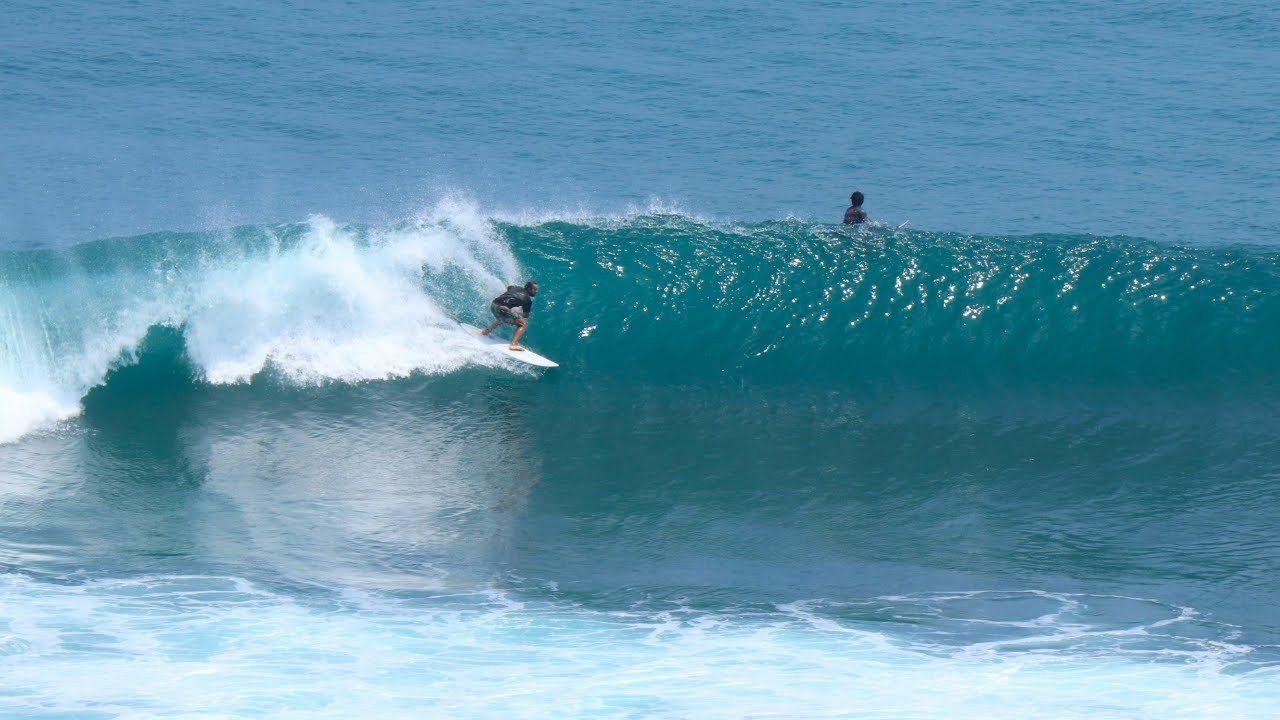 Italo paddles out at 49:00<br /><br />Good surf and weather today. Shoulder to head high waves and most sections of Uluwatu were working. We filmed from about 2:15pm to 4:30pm. Enjoy! <br /><br />#Surfing #Indonesia #Bali #Uluwatu #GlobalZoo