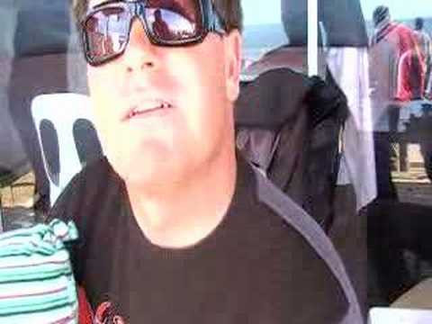 Great White Pain In The Arse,<br /> <br /> Mick Lowe had more than just an amped Phil Macdonald<br /> to take care of in his second round heat at J-Bay, as a<br /> lumbering Great White flexed its muscles and paraded back and forth in front of the Australian goofy.