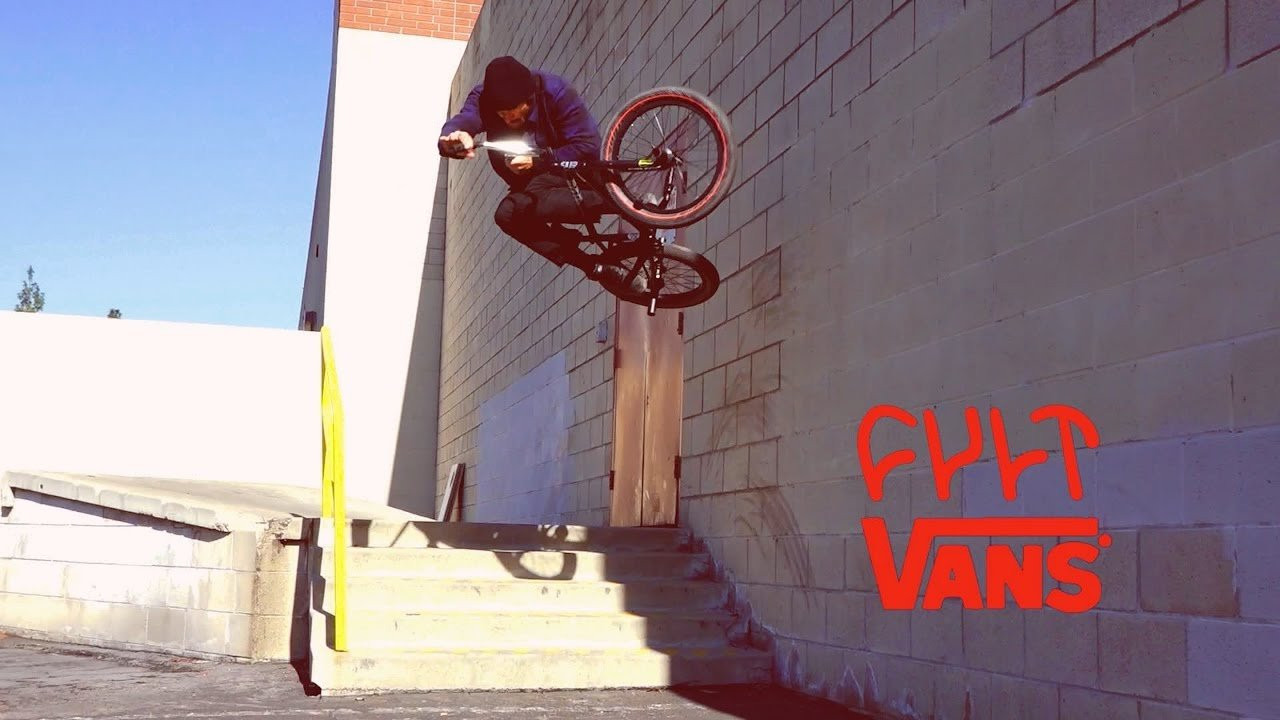 Adding a bit a color to a simple classic. Check out the rest of the CULTxVANS Tire collection at https://cultcrew.com