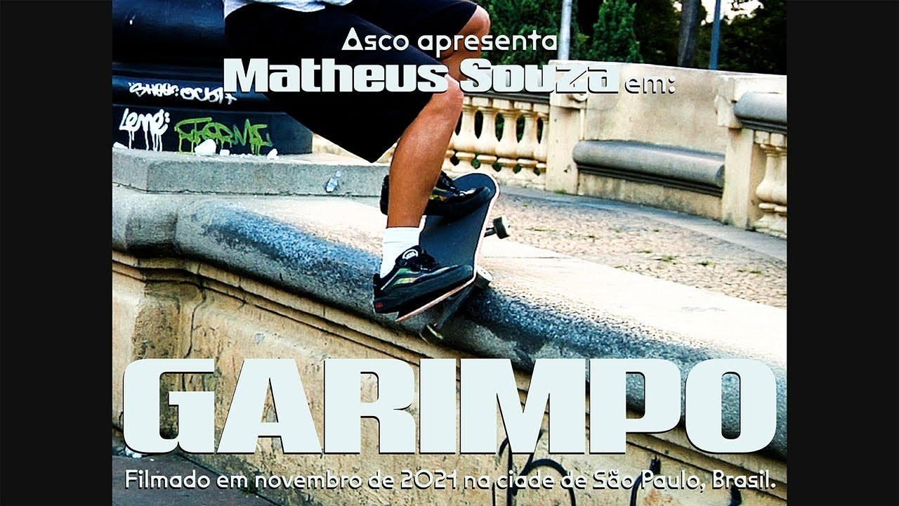 Garimpo<br /><br />Contiene imágenes filmadas en noviembre de 2021 que inicialmente eran para un proyecto externo que nunca sucedió.<br />Decidimos rescatar esas imágenes y presentarlas aquí.<br /><br />El término garimpo se utiliza bastante a la hora de buscar prendas vintage en locales y lugares donde pueden encontrarse ciertas joyas valiosas a los ojos de quienes aman la ropa de segunda mano.<br /><br />La invitación a este proyecto inicialmente fue por cuenta de André Calvão, gran fotógrafo y amigo de la casa.<br /><br />Las fotos tomadas durante los pocos días que duró la filmación de este proyecto saldrán en la próxima edición impresa de la revista Clife.