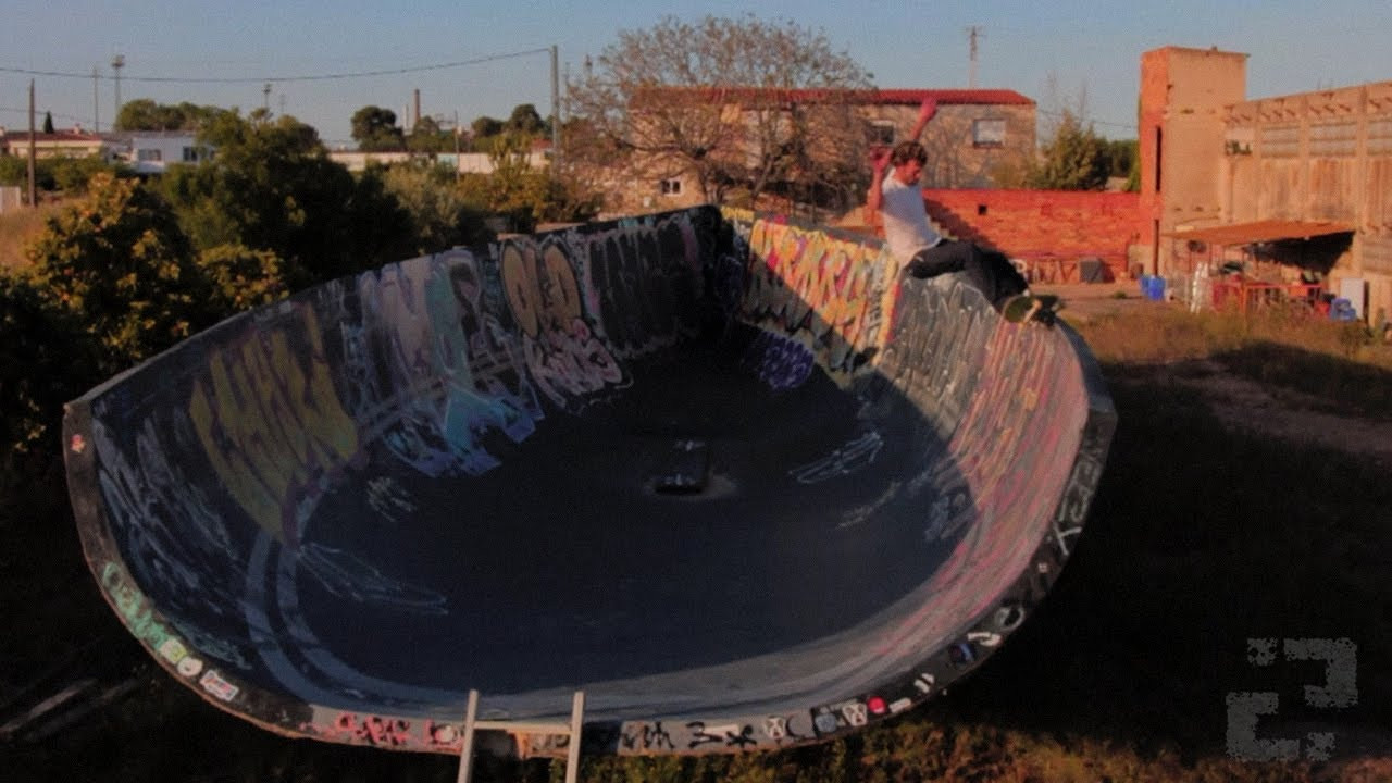 “What is skateboarding really about? The Good Times” <br /><br />Tales from tours, time spent on the road for the love and passion of what skateboarding gives to our lives.<br /><br />This video is a celebration of living the present moment with your homies. Time is precious!<br /><br />Are you one of those who run to the window to see who’s skating down the street? <br /><br />Yes? Then this video is for you! <br /><br />No? Then you can f... off!<br /><br />Eheh, we’re joking, it's for you too, freak! <br /><br />Please enjoy skateboarding, enjoy friendship, don’t be competitive, tell your friends you love 'em.<br /><br />We’re all freaks from the same street. We're family.<br /><br />We are Warriors Family. <br /><br />“Good Times” was filmed between 2023 & 2024 around Switzerland, Germany, Belgium, Spain, and Italy. <br /><br />Featuring our best friends, such as : <br /><br />Livio Gritti, Daniel “Schianta” Lepori, Gianluca Matteuzzi, Kevin Blaser, Cedric Oosterhoff, Peter Murphy, Ramon Notz, Federico Boldini, Kevin Carrozzo, Stefano Pasquali and more..<br /><br />Filmed by Warriors Family<br />Directed and edited by Giuliano Iannarella<br />Hosted by Peter Murphy<br /><br />Photos in the online article at https://www.confuzine.com/2025/04/04/warriors-family-good-times-video/ shot by Alan Maag, Livio Gritti, Sebastian Adam