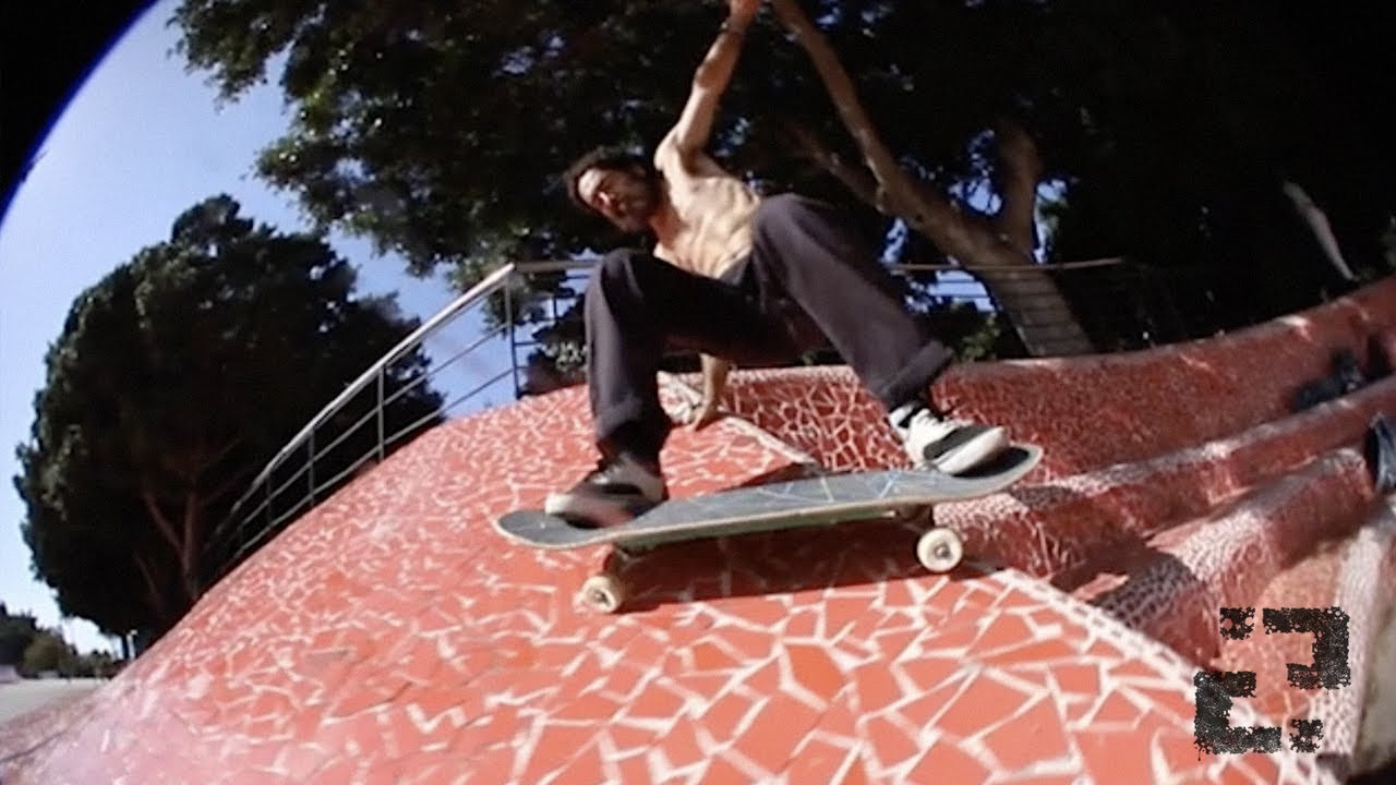 SIN OLLIE 8<br /><br />Contra todo pronóstico después de los graves problemas de espalda, estoy de vuelta al patín y se retoma la saga “Sin Ollie” como no!<br /><br />Estos trucos han sido grabados no exentos de dolor pero ya de una manera tolerable, ¡el skate puede con todo! Eso si, no hay tanto impacto de alturas… pero tampoco había mucho antes ;-)<br /><br />//<br /><br />Against all odds after serious back problems, I'm back to skate and the saga “Sin Ollie” is resumed as well!<br /><br />These tricks have been recorded not without pain, but now in a tolerable way - skateboarding can do anything! Of course, there is not so much impact from heights ... but there was not much before ;-)<br /><br /><br />Gracias a:<br />Maroña Wheels https://www.instagram.com/marona_wheels/ <br />SkateHastaQueMeMate https://www.instagram.com/skatehastaquememate/ <br /><br />GRABADO POR :<br /> <br />Alejandro Arroyo https://www.instagram.com/arrovfmedia/<br />Pedro Morales https://www.instagram.com/lepetitpetermurcia/<br /><br />GRABACIONES ADICIONALES:<br /><br />Nahikari Pérez https://www.instagram.com/nhkr_aiai/<br />Pay https://www.instagram.com/paysk8/<br />Titanio https://www.instagram.com/sindromeparanoico/<br />Pablo Ribera https://www.instagram.com/pablintosh/<br />Rivadulla https://www.instagram.com/deixademolar/<br />Ibón Achutegui https://www.instagram.com/ibonachutegui/<br />Bouzo https://www.instagram.com/noroeste_report/<br />Santi<br />Enrico <br /><br />Artwork: Billy https://www.instagram.com/jelly.billy/<br /><br />MUSICA INTRO: Miko Mission “how old are you”<br />MUSICA PARTE: Mind Enterprises “S.H.A.K.E.”