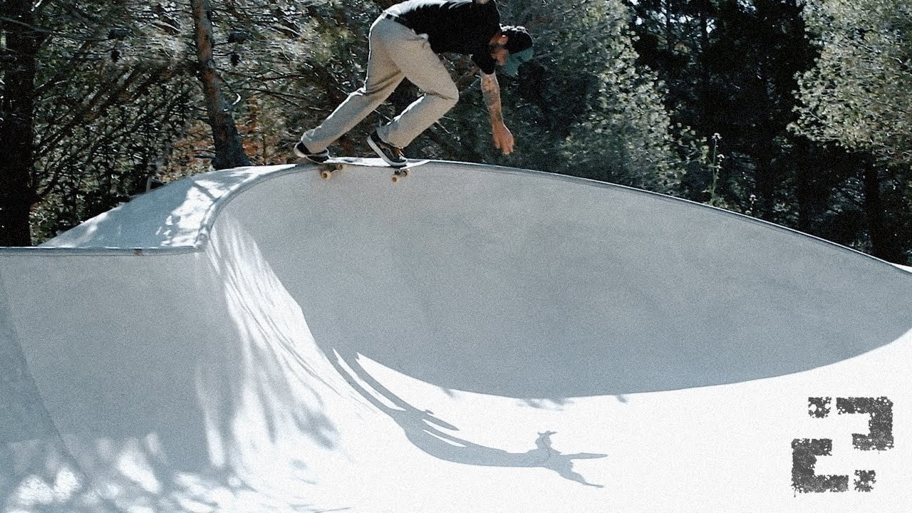 Filmed and edited by Greg Dezecot<br /><br />During the month of May 2024, Antidote and Airline Skateparks met to test their joint projects, from Angles to Couffoulens, via Opoul and making a detour to Thuir (Constructo).<br /><br />The chbites were able to find this to share time or work to have a concrete return on their work! Here is the result. <br /><br />Thank you to everyone present, whether for the organization, shopping, food, cocktail, music, atmosphere..<br /><br />Frontside, Backside, Yessaille<br /><br />John Lemon