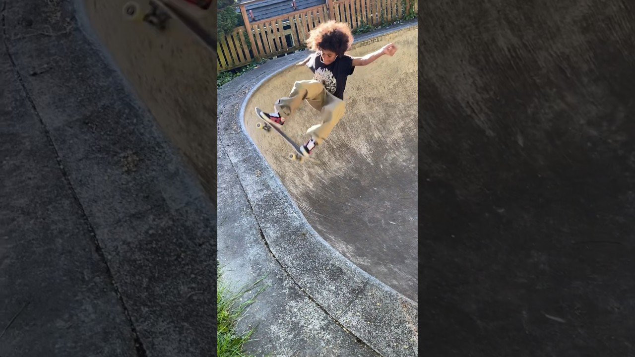Built by Monk / @grindlineskateparks<br /><br />Filmed by @dvdbaker and @hornersaurus <br /><br />Skaters: @dvdbaker @hornersaurus @malahi1er and some other unidentified rippers