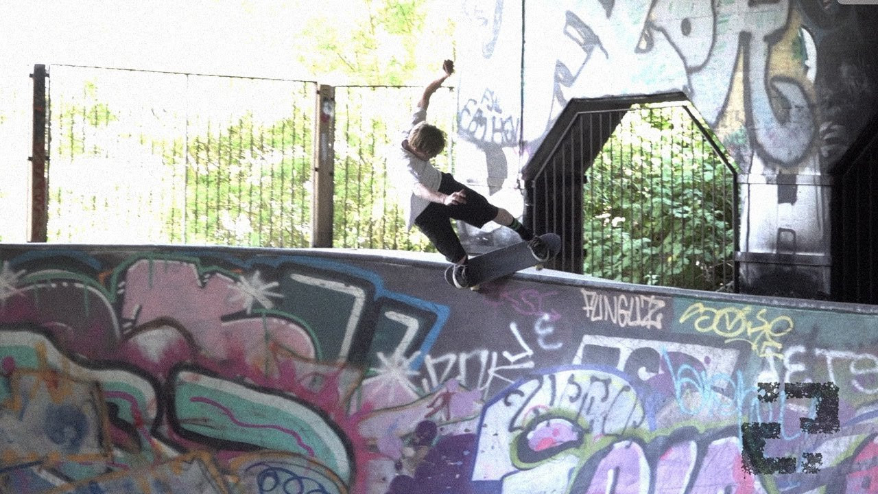 DIY, bowl and street clips clips from summer 2023 <br /><br />Filmed and edited by @dvdbaker <br /><br />Skaters: @anditucek_ @gregsn_ @slim_seby @mudguttz @08yonkers14 @ado__s #jojocaralho @ollie @switchdab @tweestopher @vincent_matheron @keeganpalmer @seanfitzsimons