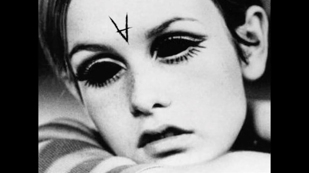 War, Economic Recession, Limits of Industrialization, Global Warming, Fires, fucked up 2022.<br /><br />Be ready for the ANTIZ Boys's sweat & blood for the next 10 minutes.<br /><br />Music Performed by:<br />- PAINKILLER ----- Scud Attack<br />- THROBBING GRISTLE ----- Persuasion<br />- BOREDOMS ----- "7 Borigina<br /><br />Filmed by ALBERTO DELLA BEFFA<br />Directed by FRENCH FRED & MAARKO PHNTM