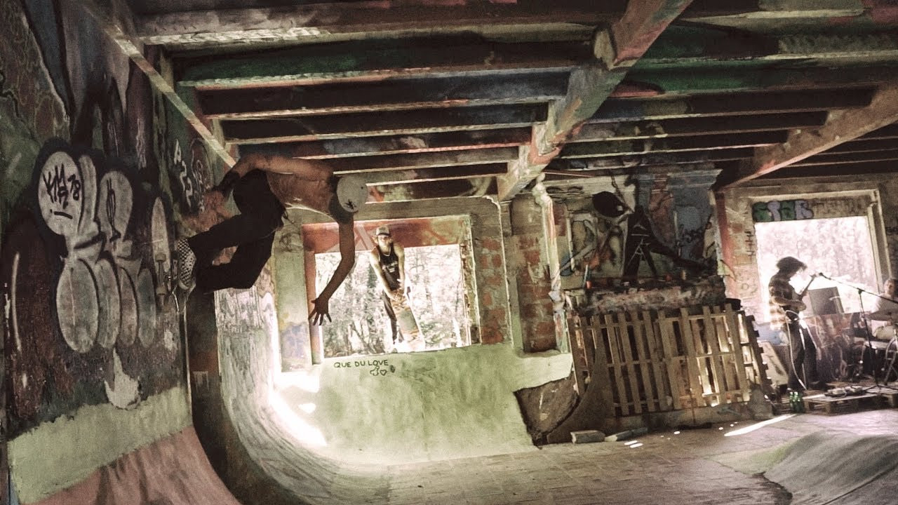 This is the retrospective of the first Bocashiva DIY event with garage rock / surf punk band @stonerbudz.band<br /><br />The goal was to be with some friends, beers, and some punk music is all we need, without forgetting a good DIY concrete skatepark.<br /><br />Filmed / edited by @smshoot <br /><br />@bocashivadiy @taquet.picture @ariskateboard