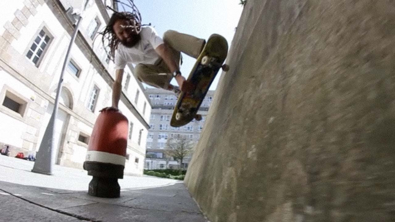 Filmed by: Nahikari Pérez and Jose Luís Ouzande <br /><br />Additional filming: Angel VP, Adri Rivadulla, David Quintela, Alex "titanio", Hector Heredia “Chetos”, Majada, Xesc Alomar, Urtzi Unanue, Iván Malvido, Alejandro Bouzo, & Nacho. <br /><br />Artwork: Adrián Vilanova @jelly.billy <br />Music: Le Rubrique “children of the 80´s” <br /><br />Thanks to: Cruzade Skateboards, Maroña Wheels, Skate Hasta Que Me Mate, Sport 2002 dist. and All the Fat Skateshop.