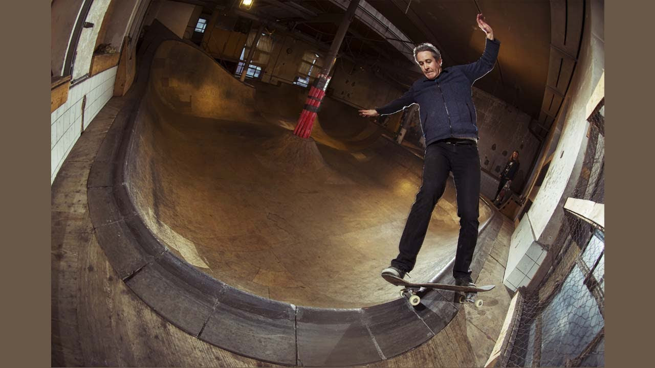 La Chaux-de Fonds collaboration edit between Park 'n' Sun & Schnell skateboards @schnellfsgrind<br /><br />Featuring Batti, Kevin, Marc, Rob, Billy, Morille, Jérôme, Lurch, Nami, and Thibaud.<br /><br />Full article and photos at: www.confuzine.com/2021/10/31/pns-bowl-la-chaux-de-fonds-switzerland/