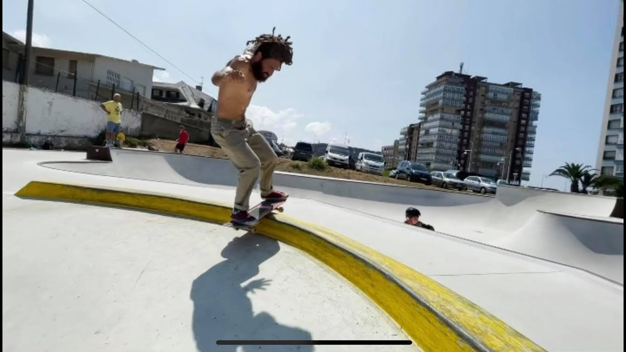 Skaters: Javier Saavedra, Stewart Monk, Foni Ardao, Moro, Joaco Orga, Alex Egea and Kini González.<br /><br />Animation: @dirty_joaco <br /><br />Filmed by: @haywirephoto <br />Edited by: @reelfunmedia<br />Skatepark design/build: @zutskateparks<br />@sk8salinas<br /><br />Music: Cover of Eskorbuto - "Cuidado" by Two Monstrous Nuclear Stockpiles