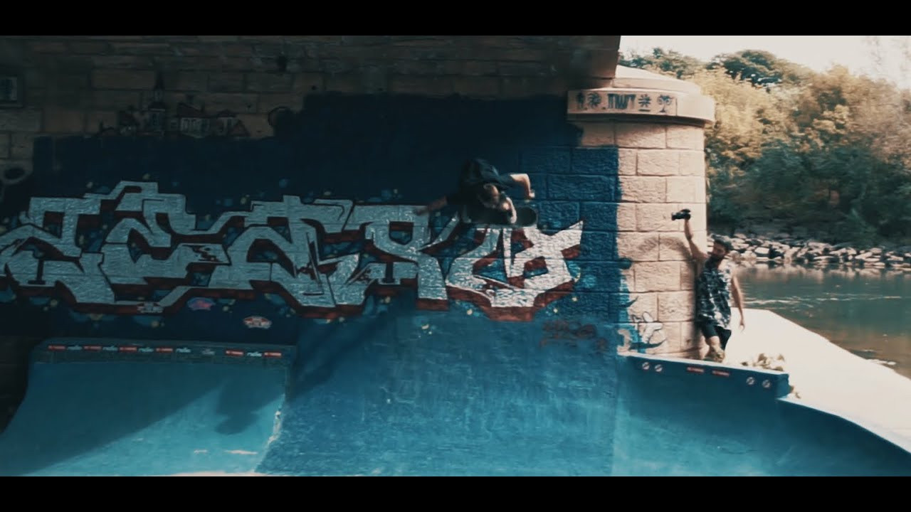 Documentary whose objective is to discover the practice and skateboarding scene in the region of Herault (France), with the guys from Beaulieu DIY, BBC DIY and Bastien Marlin. This is my first documentary and it was done almost alone during a study project." <br /><br />Filmed and Edited by Axel Niqueux @axelangue<br />Interviews with Julien Guillon, Enzo Estrabaut and Bastien Marlin.<br /><br />*Subtitles in English coming soon.