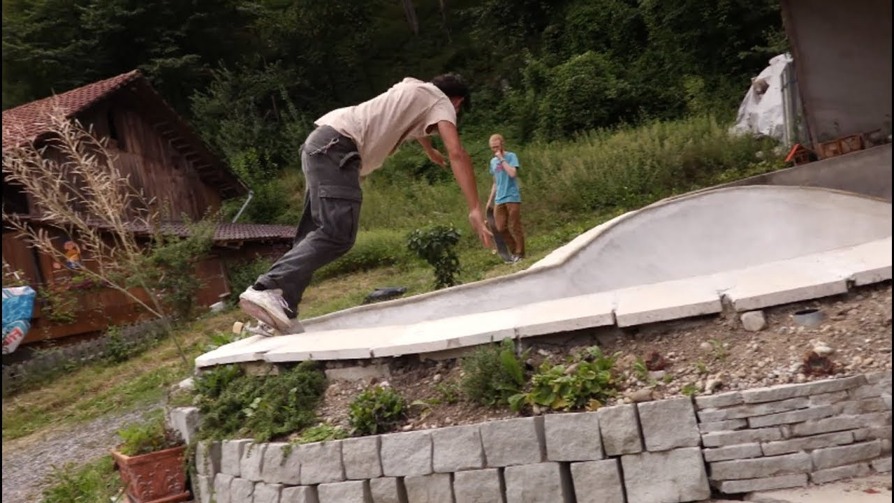 Hole 19 is a little DIY in the outskirts of Zürich, Switzerland built by Nichols Büchi and the September Crüe in 2018. Filmed / edited by Fabian Indra. Skaters are Marco Hofer, Eliott Goff, Nicolas Büchi, Fabian Indra, Serge Bertschy, Damien Morger and Jojo Linder.<br />Music: Yells - "Confuzzed".
