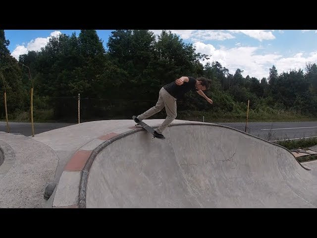 Pumpa diy pt.1 <br />A Sunday in Postojna, Slovenia with @alessandroferreri @fabio_bottelli @andrea_munari @micelzz <br /><br />Edit by Cris Nino / Dogdown Skateboards