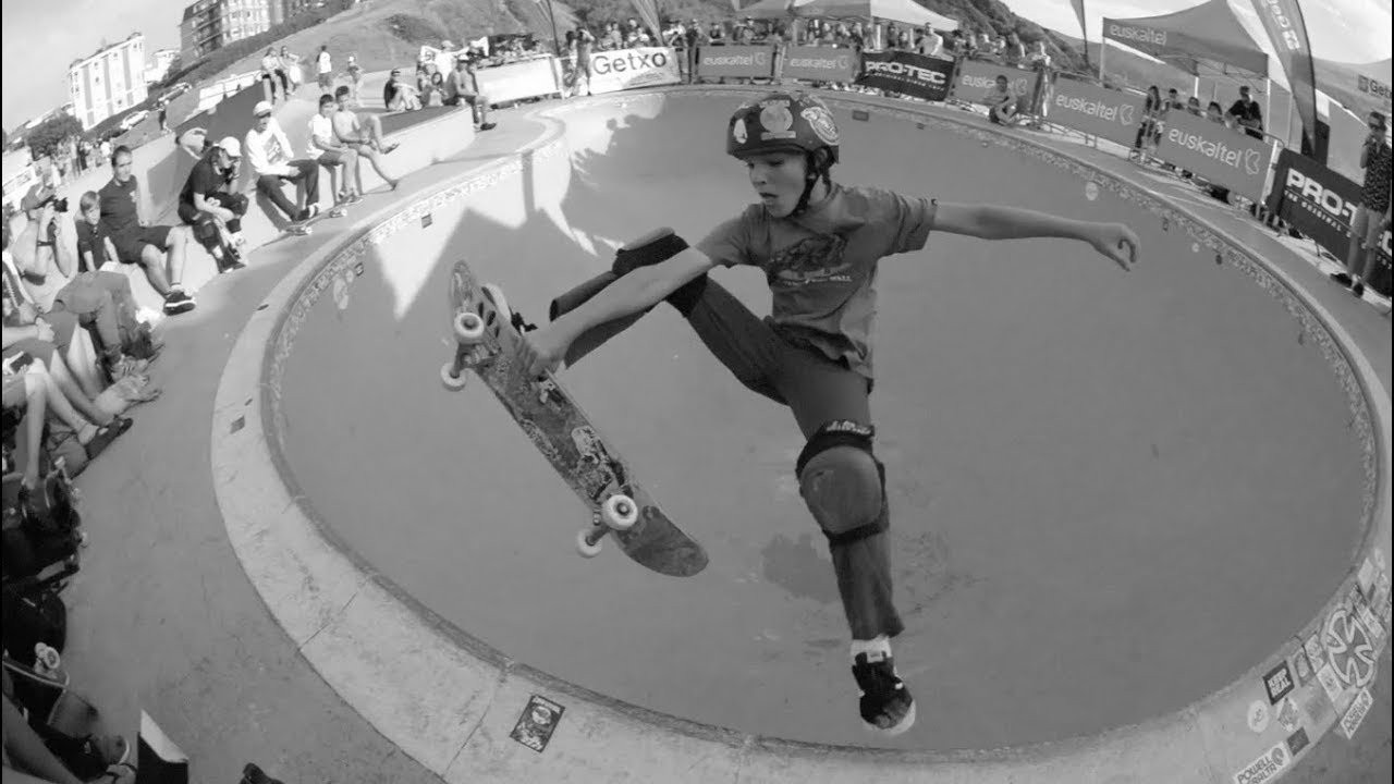First stop of of the Basque Pool Series in the La Kantera Pool located at Playa Arrigunaga in Algorta, Pais Vasco. June 22nd, 2019.<br /><br />Filmed and edited by J. Hay<br /><br />Filmed with a Nikon D600 DSLR with a fisheye, 17-55mm and 80-200mm lens. <br /><br />Music by Buzzov-en, "A Lack Of"