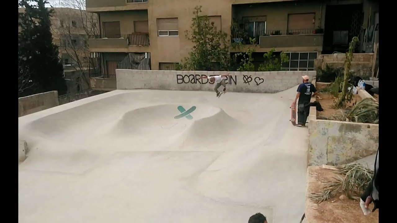 Session at the first skatepark in Syria in Qudsaya and in the streets of Damas and Beirut, Lebanon with Elliot Auffray. Filmed by @lait_o_poulet<br /><br />@abs_grenoble @wondersaroundtheworldorg