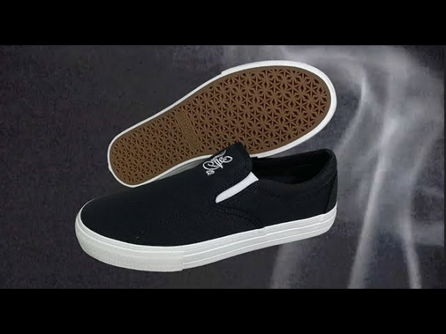 葉っぱの日(8月8日)予約開始<br />チャッカーズ & POSSESSED SHOE限定共同制作<br /><br />“海賊版チャッカーズ”<br /> SIZE : 26cm～29cm<br /> COLOR : BLACK×WHITE, BLACK×BLACK<br /> MATERIAL : CANVAS×NUBUCK<br /> PRICE : ¥11880-(イイハッパ TAX IN)<br /> 発売日：10月上旬予定<br /> 予約期間：8/8(木)〜9/1(日)<br /><br />MUSIC ：100グラム買っちゃった<br /><br />チャッカーズのフロントマン、着火舌朗さん愛用のIU SKATE GANGをベースに、薄井緑さんによる印象的で目を引く“チャ” 刺繍が施された、スリッポンが登場します。14ozのヘビーコットンキャンバスを使用したアッパーは、レザーとは異なり、伸びない性質のため、履き始めは隙間なく感じられますが、足になじむと柔らかくフィットし、型崩れしにくいので長く履き続けられるシューズです。スケートボード仕様にオーリーパッド部分は二重構造で、1層目のキャンバスが削れても2層目のヌバックにより、穴が開いても貫通しづらい特徴があります。ソールパターンはグリップ力が高く、メッセージ性の強いPOSSESSED SHOEオリジナル麻柄パターンを採用しています。<br /><br />8/8(モク曜日)横浜ベイホールワンマン会場にて、サンプルの展示と試履き会を開催します。※来場者特典有<br /><br />⚠︎こちらの商品は完全受注生産です。確実に入手をご希望の方はPOSSESSED SHOE取り扱い店舗にてご予約をお願いいたします。<br /><br />https://www.possessedshoe.com/<br /><br />#チャッカーズ #薄井緑 #usuimidori #skategang #slipon #skateshoes #sneakers #japanesebrand #skateboard #skateboarding #possessedshoes