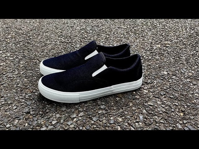 2023年10月発売予定<br />“ISLAND UPSETTERS -SKATE GANG-"<br />SIZE：24~29cm(6~11inch)<br />MATERIAL：CANVAS × NUBUCK<br />PRICE：¥9900-(TAX IN) <br /><br />https://www.possessedshoe.com/<br /><br />SLAND UPSETTERS シリーズはアッパー素材にコットンキャンバスを採用する事でリーズナブルな価格帯を実現したスケートシューズです。14ozのヘビーコットンキャンバスをアッパー全体に使用しています。オーリーで擦れてしまうアッパー側面部分はニ層構造で、二層目にヌバックを使用しています。ヌバックはレザー素材の中で最も強度のある表革の表皮部分を起毛加工した物です。柔らかいのに伸びずらいので、アッパーで最も力の掛かる側面部分の伸びを抑え、シューズの形崩れを軽減し、オーリーで擦れてしまう部分は穴が開きづらいです。キャンバスアッパーは軽く柔らかい特性があります。レザー素材の様に伸び縮みがある素材は履きこむ程に自分の足の形にシューズが変形していきます、対してキャンバスシューズは履きこめば足に馴染みますが、素材の伸び縮みが少ない為、シューズが型崩れするスピードが遅いです。型崩れはシューズの寿命に直結します。型崩れが少ない分、破損部分をその都度補修し履き続ければレザーシューズより長持ちすると言う声が多いです。※使用状態や補修方法等、条件により差があります。