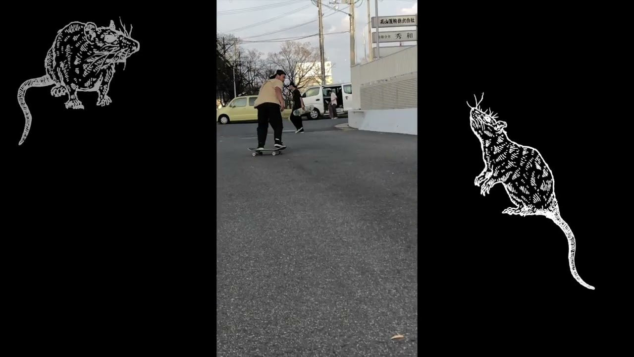 "FOOT PLANT"<br />SIZE : 24cm~29cm<br />COLOR : BLACK<br />PRICE : ¥13200-TAX IN<br /><br />Now available all sizes.<br /><br />RIDER : CAPY<br />ARTWORK : HIROTTON<br />MUSIC：SessionS<br />🤳： @kashiwakaradetekita<br /><br />"FOOT PLANT"は足首を圧迫しないホールド性の高いスケートボード用に設計されたハイカットシューズです。<br />くるぶし上まで特殊素材のアッパーが足首を包みガードしますが足の甲をホールドする設計なのでシューレースを一番上まで締めなくても靴の中で足は遊びません。甲部分左右のハトメの間が【フットボール】の様な形状になり、立体的にフィットする為、甲高な日本人の足にしっくり合います。ハイカットなのに足首をストレス無く動かす事が出来ます。他のPOSSESSED SHOE同様にオーリーパッド部分は二層構造(二層目はスエード)なので穴が空きづらく丈夫です。ハイカットシューズを敬遠して来た方にも是非一度足入れをしていただきたい一足です。<br /><br />メーカー在庫対応致します。WEBSITEのSTORE LISTより取り扱い店舗をご確認の上、店頭でお問い合わせ下さい。<br /><br />https://www.possessedshoe.com/<br /><br />#shigachang #skateshoes #sneakers #footplant #hitops #japanesebrand #skateboard #skateboarding #possessedshoes