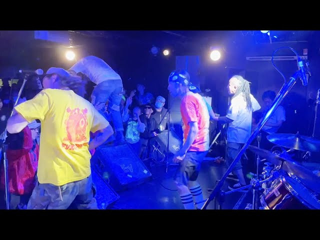 FVK 35TH TOUR 2022<br />12/11(SUN) FAD横浜 "解放ギグ"<br /><br />CHANGE<br />ATITTUDE<br />BUFFALO SLAM<br />SUMMER VACATION<br /><br />FVK 35th are<br />Bass：SWAD<br />Vocal：WAKA(ex. SCUMBAG, DREAD YANKEES)<br />Guitar：NAECHAN(ex. JANKY)<br />Guitar：HIRANO(ex. BATTLE ATTACKER)<br />Drums：RAWTER(DE-CULTURES)<br />Binghi：TAKEHISA(RYDEEN)<br /><br />MOVIE BY Tiger Lilly白楽町<br /><br />#fvk #FxVxK #fearlessvampirekillersband #japanesehardcore #80sjapanesehardcore #80shardcore #crossover