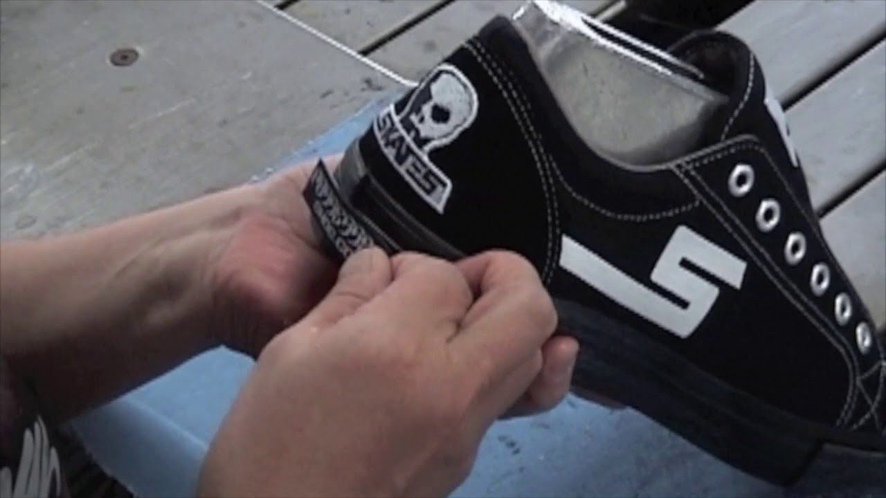 OFFICIAL COLLABORATION<br />POSSESSED SHOES × SKULL SKATES<br /><br />"S2 SLAPPY" ¥12000-＋TAX 2019/10/15発売<br /><br />MOVIE : POSSESSED SHOES<br />SHREDDER : HIROTTON<br />MUSIC : STAB 4 REASON AND THE STYLES<br /><br /><br /><br />商品に関するお問い合わせは下記取り扱い店舗にお願いします。<br /><br /><br /><br />40champ 帯広 https://m.facebook.com/40champ/<br /><br />FLAT 青森 017-777-4363 http://www.oneness-article.com/flat_mens.htm<br /><br />JOCKS 山形 023-666-6458 http://blog.livedoor.jp/jocks1988/archives/4700614.html<br /><br />TARIKI 会津若松 0242-85-6093 http://mitakahitori.com/tariki/<br /><br />BQ-STORE 栃木 0285-38-6825 https://bq-design.jimdo.com<br /><br />Any's Ramp 久喜 090-6508-4842 https://anysramp.theshop.jp/<br /><br />INSTANT 浦安 047-381-0968 http://www.instants.co.jp<br /><br />FUUDOBRAIN 高円寺 03-3318-9171 http://www.fuudobrain.com<br /><br />SHAKEDOWN TRADING 東上野 03-6796-7669 Shakedown Trading<br /><br />DAVIDE Vintage Storage 入谷 03-6240-6685 https://www.instagram.com/davide_vintagestorage/<br /><br />HIGHSOX SKATEBOARDS 池袋 03-6907-1139 http://www.hi-sox.com<br /><br />Golden Age 原宿 東京都渋谷区神宮前3ー15ー5-1B<br /><br />CALIFORNIA STREET 代官山 03-3461-9725 http://www.californiastreet.net<br /><br />BLACK DALLAS 蒲田 03-3738-9495 http://black-dallas.blogspot.com<br /><br />FARM 町田 042-725-9455 http://skate-farm.com<br /><br />FABRIC 横浜 045-319-1303 http://fabric045.com<br /><br />KUSTOMSTYLE 元町 045-650-6367 http://www.kustomstyle.com/about.html<br /><br />プロショップ カスタム 藤沢 0466-21-9110 http://psc.shop-pro.jp<br /><br />REBEL+ 石川 0761-23-3100 https://rebel-yellow.storeinfo.jp<br /><br />TIMENESS POP STORE 長野 0266-52-1337 http://www14.plala.or.jp/timeness/<br /><br />Captain Street 岐阜 058-265-8772 http://www.captainstreet.com<br /><br />板屋 浜松 053-463-6402 http://itaya.hamazo.tv<br /><br />StaleFink 滋賀 0748-38-5505 http://www.stalefink.com<br /><br />SHELTER SKATESHOP 神戸 078-334-3505 http://www.shelterskatekobe.com<br /><br />emiliano 熊本 096-288-4206 http://emiliano.jp<br /><br />JOBLESS 長崎 095-807-3049 https://jobless-nagasaki.theblog.me<br /><br /><br /><br />SKULL SKATES JAPAN 土岐市 0572-55-7196 http://skullskatesjapan.com<br /><br />＊SKULL SKATES取り扱い店舗はSKULL SKATES JAPANウェブサイトをご確認下さい。