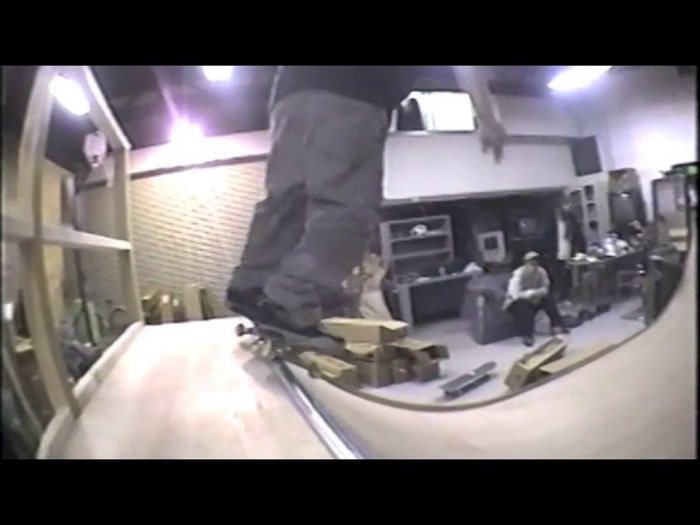 "JESSE" YOSHIHITO KAWADA 2001 FROM OPIOID VIDEO #5<br />2001年当時大森で営業されていたBe'-in works内に設置されていたミニランプでの映像です。T-19ティームメイトのSALUDAも登場します。