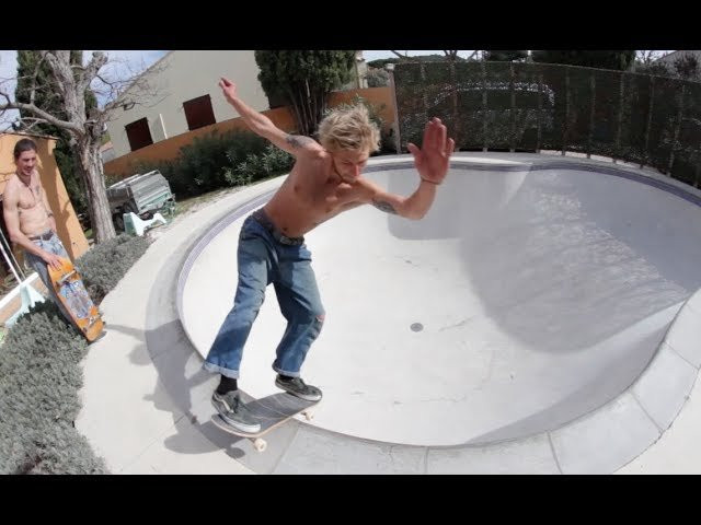 A crew from Grenoble - Jojo, Elliot Auffret and @Lait_o_poulet came to visit the bowls of southern France, and were joined for this session by Thomas Andre at M & M pool on this sunny Sunday. Filmed / edited by Jérome Dutang @dandjerous