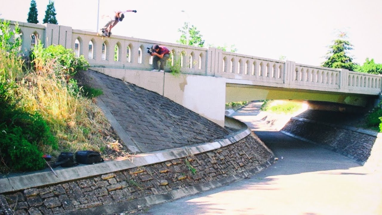 Drew Bieschke's battle at White Banks in Eugene, Oregon<br /><br />Filmed by Calvin Ngo & Alden Elias