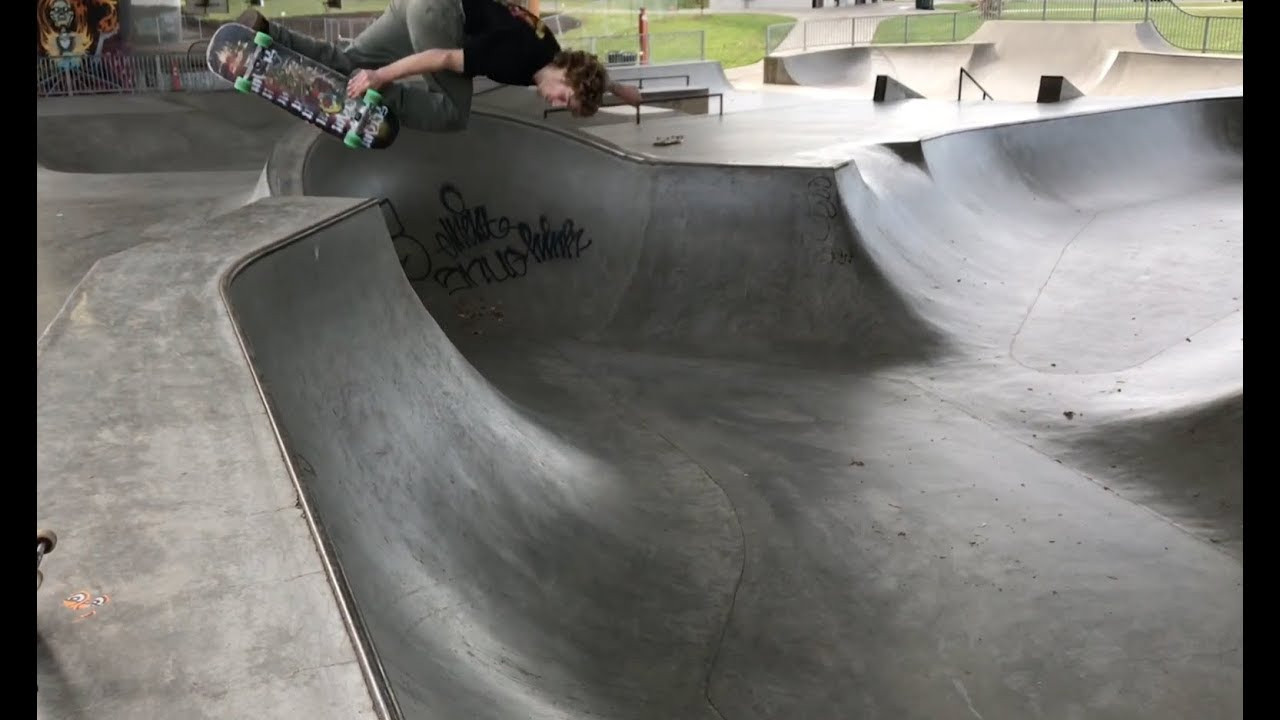 Scram Skates at WJ Skatepark in Eugene, Oregon.<br />Featuring Nolan Johnson and Jesse Lindloff.<br /><br />Video / edit: Jeff Biedenbach<br />Music: Bad Brains “Jah the Conqueror”<br />www.scramskates.com<br />www.confuzine.com