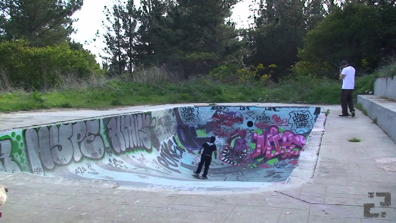Just another Friday afternoon session at the legendary Buena Vista square pool south of Santa Cruz with Squid, Zarosh, and Thomas Friehl.<br /><br />Filmed by the wall and Pete Koff<br />Edited by J. Hay / www.confusionmagazine.com<br /><br />Full article with analog b&w photos here:<br />http://www.confuzine.com/2013/05/05/any-given-friday-buena-vista-pool-watsonville-california/