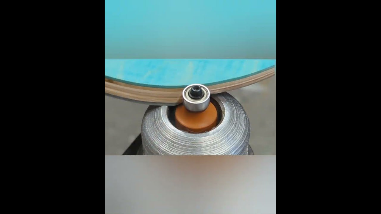 INCLU Skateboards werden in der Werkstatt der Pfennigparade von Menschen mit einer körperlicher Behinderung hergestellt und sind 100% handmade in München. Seit 2019 fertigen wir hier unsere Decks von INCLU Skateboards und anderen Brands. <br /><br />Sieben Schichten amerikanischer Ahorn werden in unserer eigenen Presse kalt gepresst, dann verarbeitet und zum Schluss an unserer Heat-Transfer Maschine mit der Grafik versehen. Die Sheets sind von einem Familienunternehmen aus der Great Lake Region USA, sind FSC-zertifiziert und stammen aus einem Europäischen Vertrieb.<br /><br />Alle unsere Decks haben ein Medium Concave und unsere spezielle Hybridverleimung (Carbon Fiber Core mit Epoxy Resin + äußeren Top/ Core Sheets Sk8 Glue) garantiert ein sehr steifes Skateboard. Durch diese Verarbeitung behält das Deck extra lange seinen Pop.<br /><br />Die speziellen Batik Top Sheets stellen wir durch eine von uns selbst entwickelten Einfärbetechnik her. Jedes ist ein Unikat und keines ähnelt dem anderen.<br /><br />Wenn ihr Lust habt dann schaut Euch die decks doch mal bei uns im Shop an: https://www.concretewave.de/INCLU-Skateboards