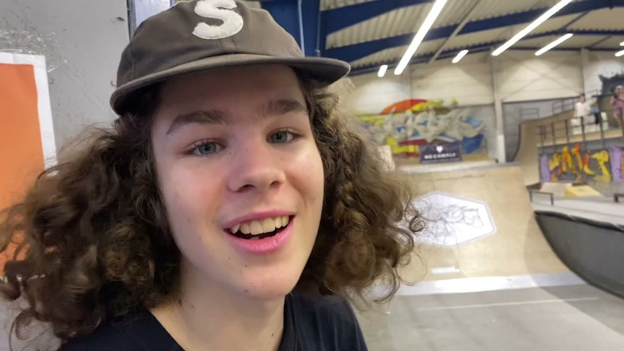 The Cos Cup Contest in Hamburg was litt. Was a fun time with the homies skating the contest, going street skating and just enjoying the city skrr skrr. I hope you like the Video ;). Subscribe, comment and like for more yeeeeeeeee!
