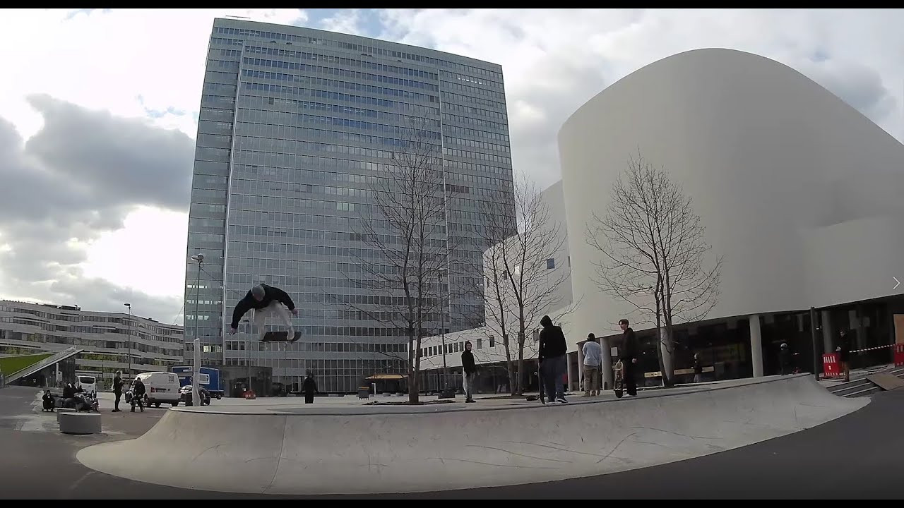 A part of our Reell Team hitting a new spot at the Schauspielhaus in Duesseldorf (Germany) - with Lenni Janssen, Jeffrey Esguerra, Bjoern Klotz and Fabian Klasses <br /><br />Filming & edit by Pascal Wiens<br />2nd angle by OG Pav<br />Executive producer: TM