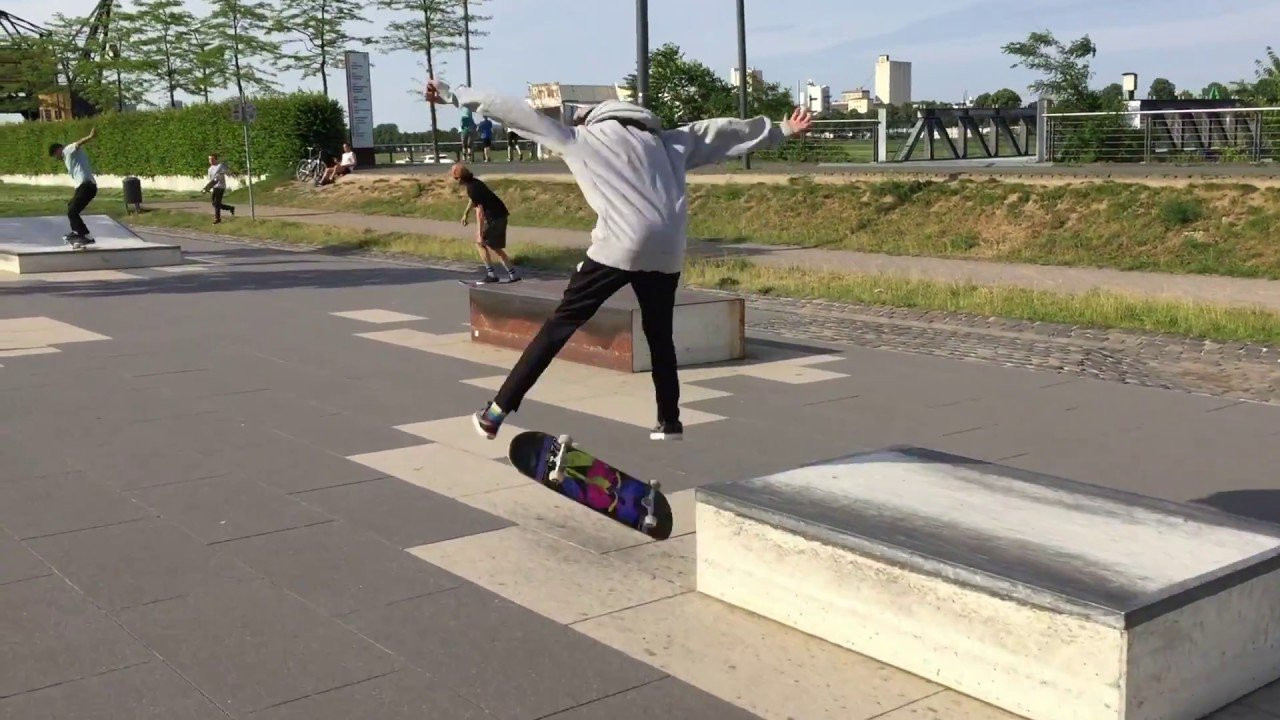 A little montage I did in 2017 and wanted to upload but forgot hehe. Part 2018 coming soon. maybe not on this channel though. Stay tuned!!